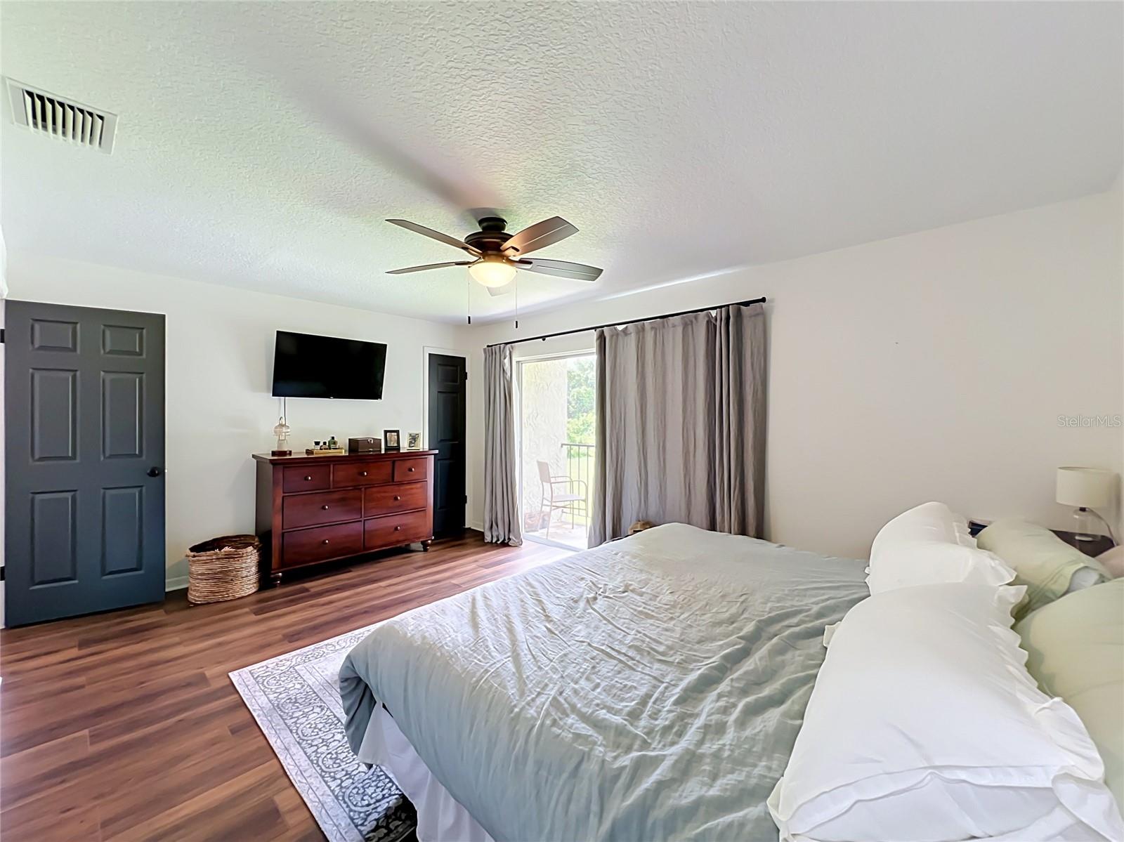 PARK LAKE GROVE CONDO - Residential