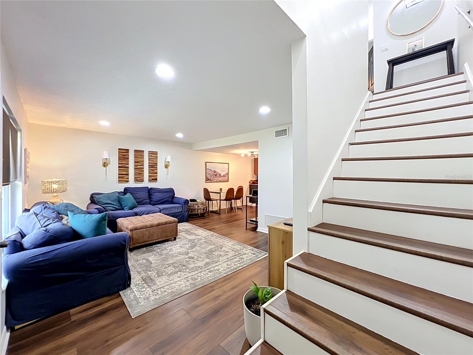 PARK LAKE GROVE CONDO - Residential