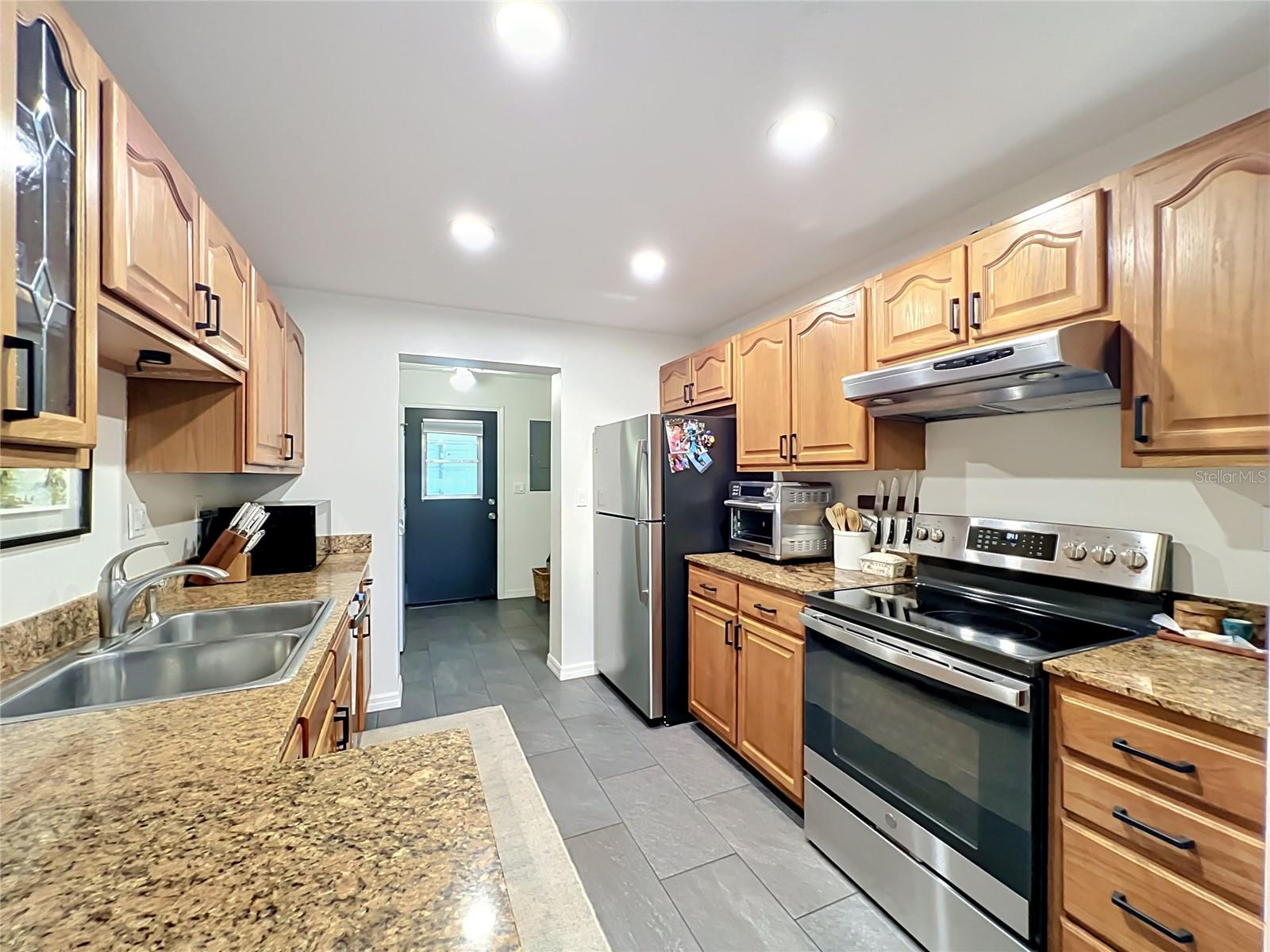 PARK LAKE GROVE CONDO - Residential