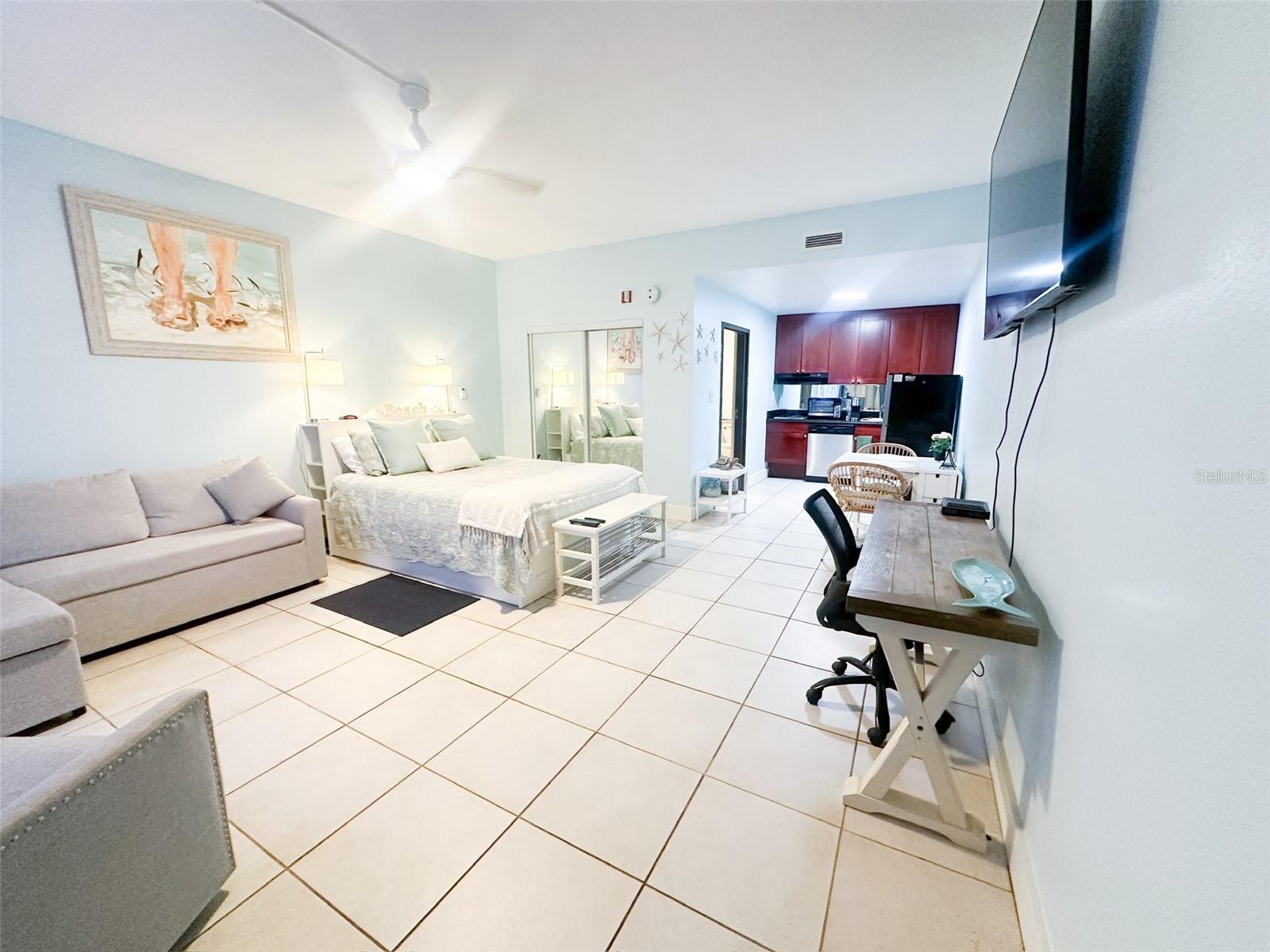 ISLAND RESORT AT MARINERS CLUB - Residential