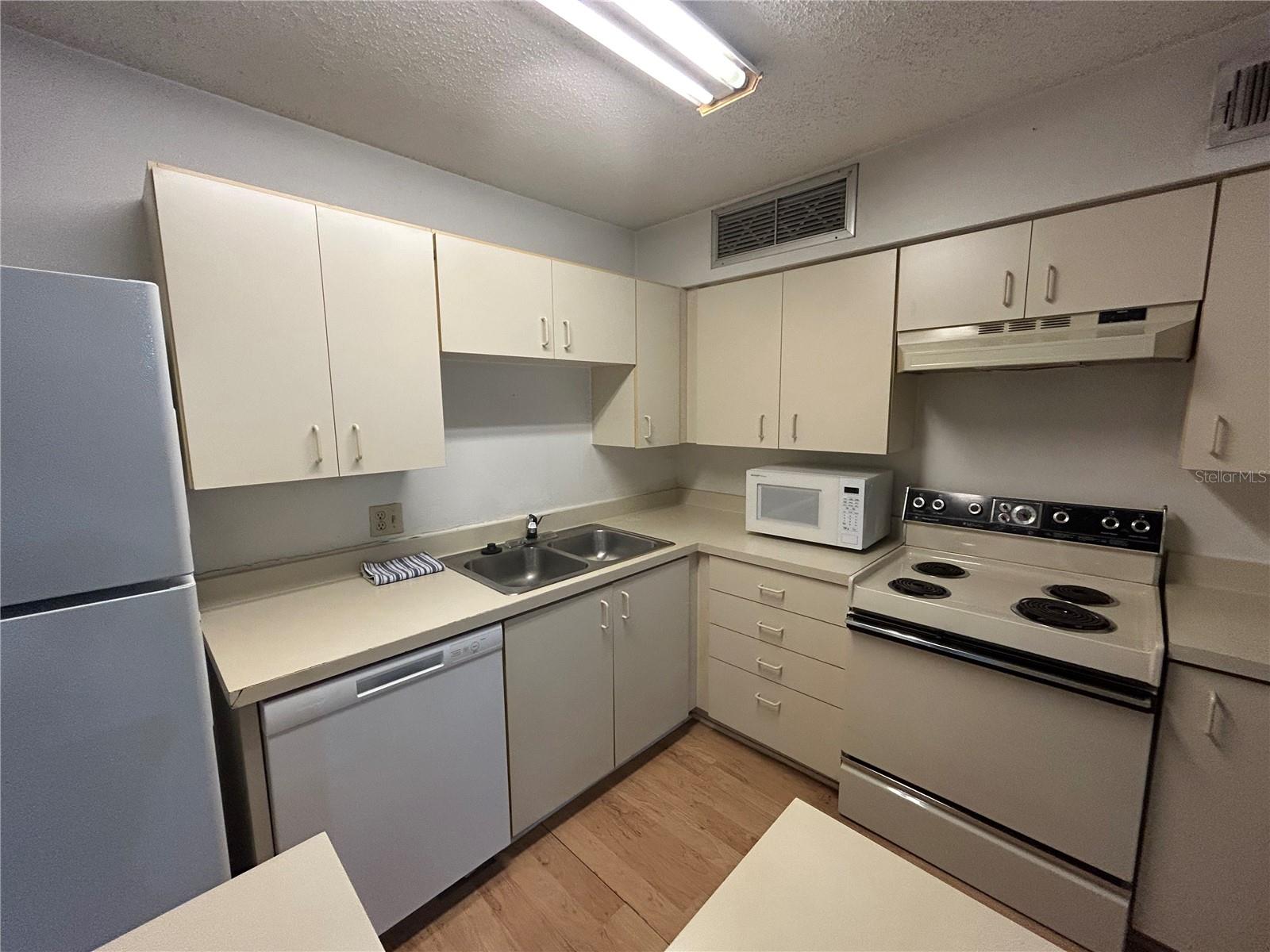 LAKEWOOD PARK A CONDO - Residential