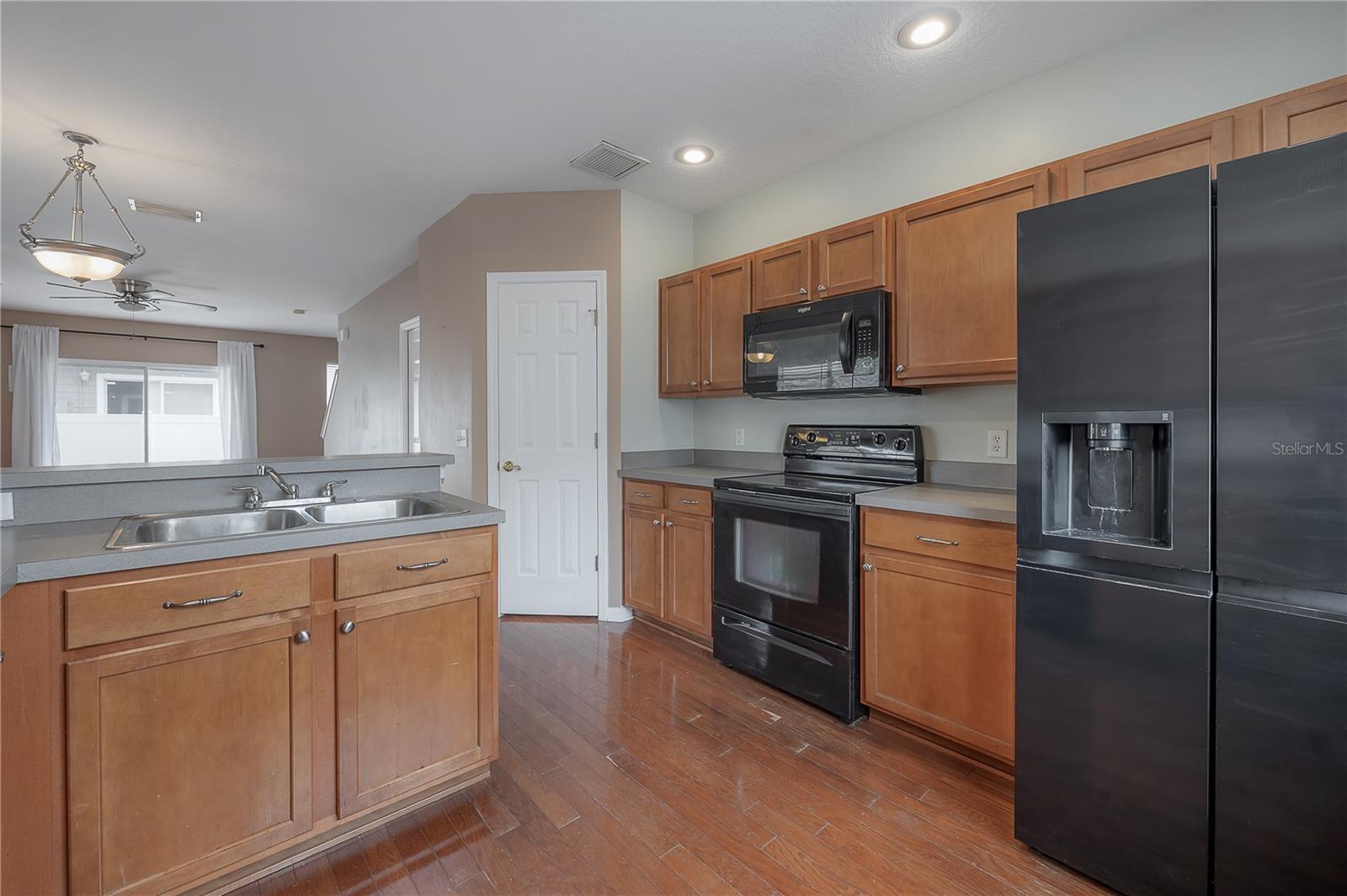 ELIZABETH COURT TWNHMS - Residential Lease