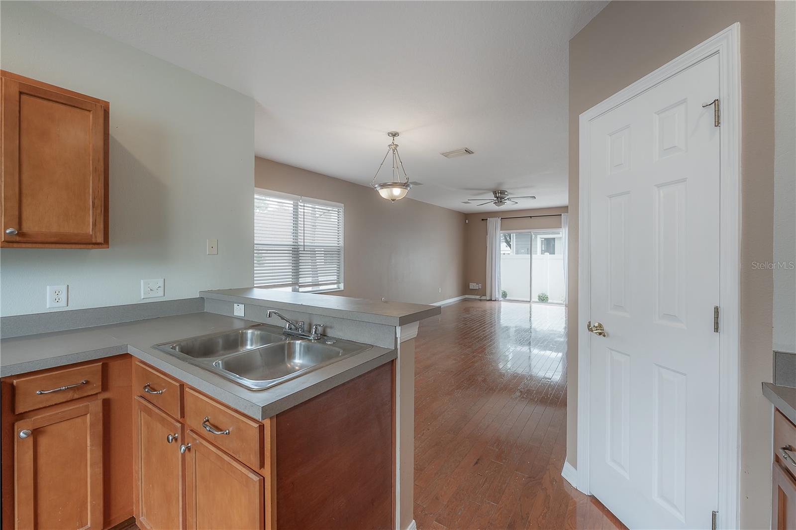ELIZABETH COURT TWNHMS - Residential Lease