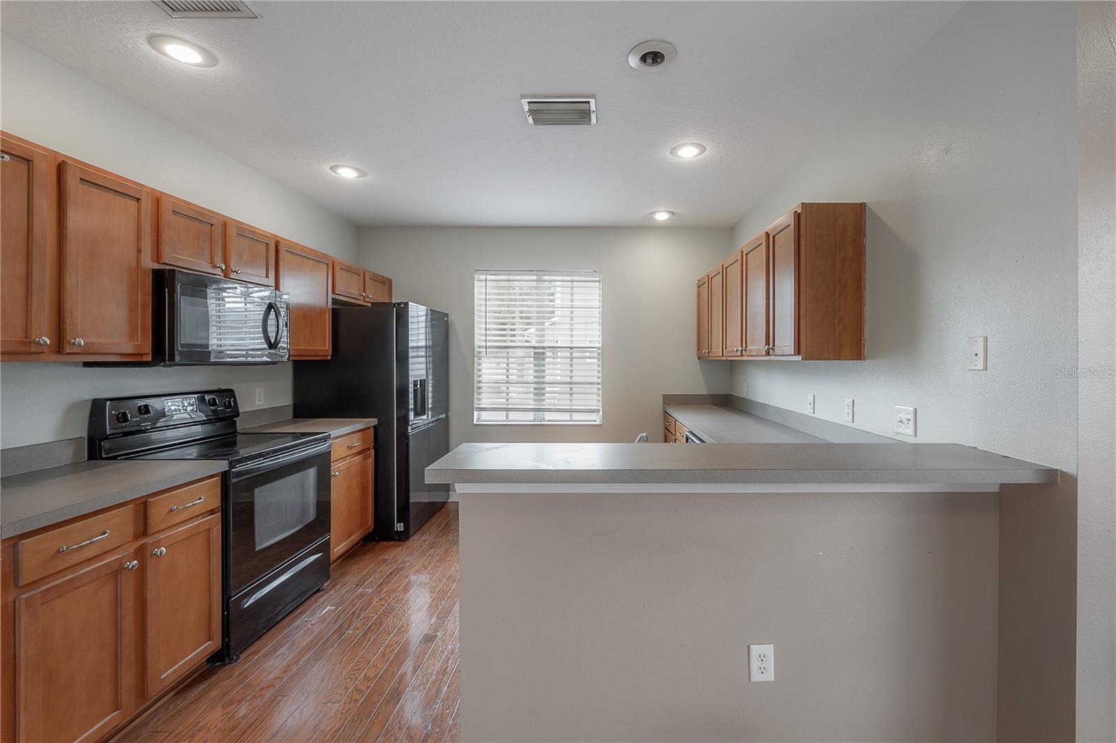 ELIZABETH COURT TWNHMS - Residential Lease