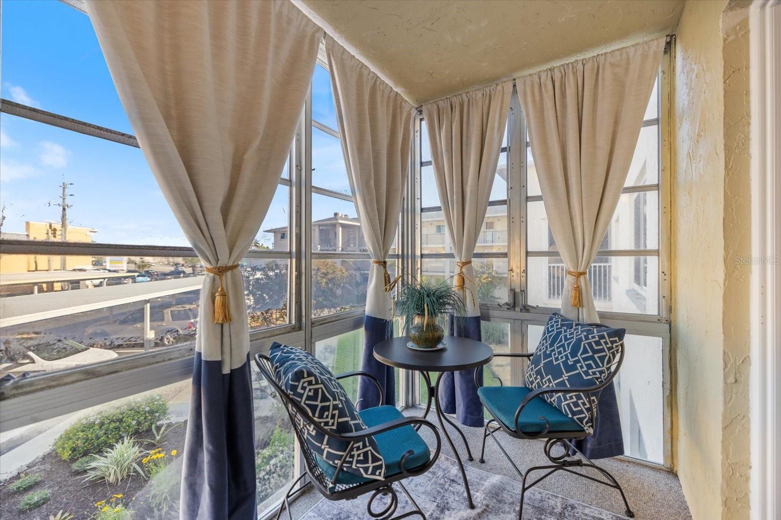 HOLIDAY APTS - Residential