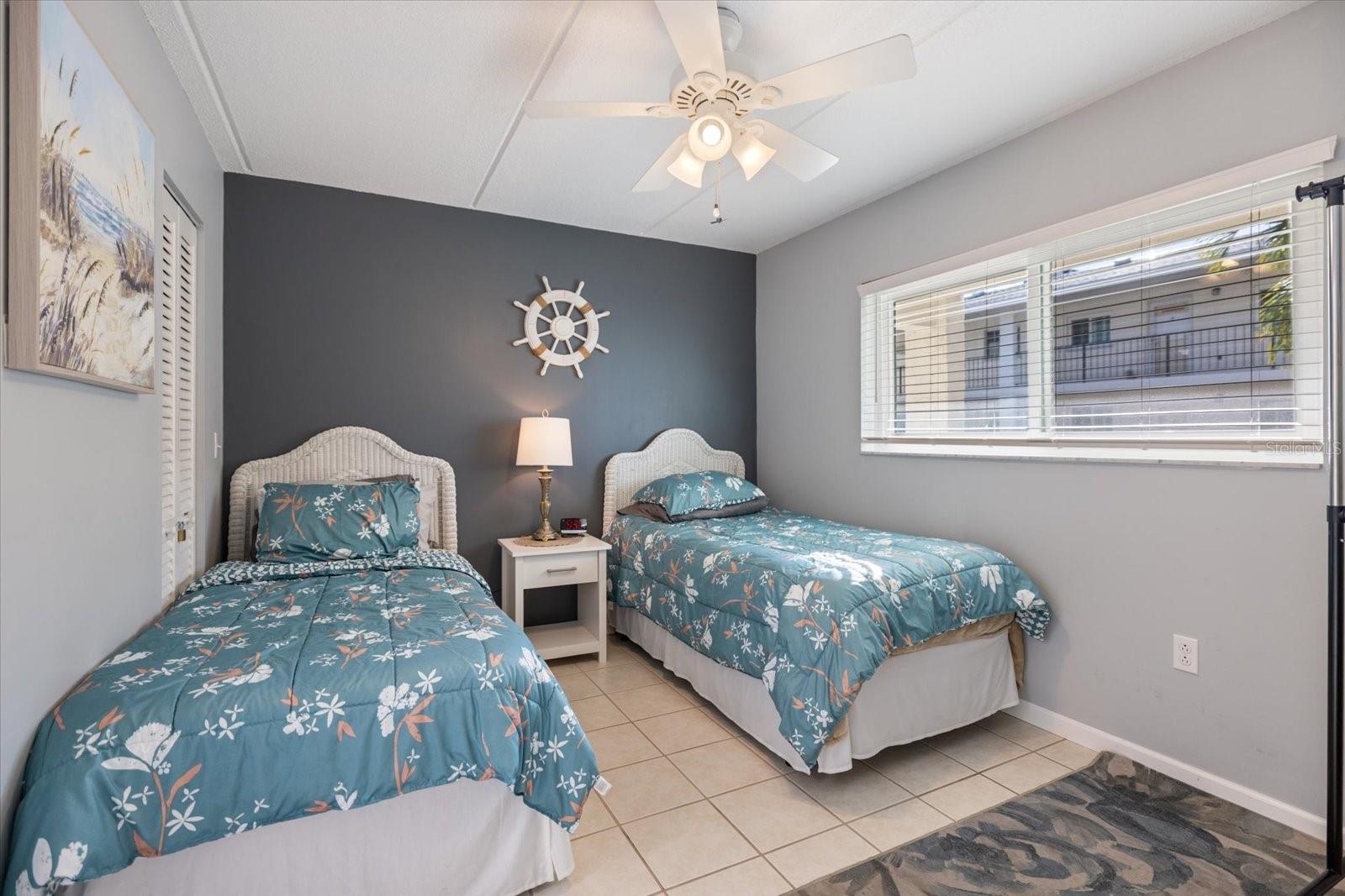 HOLIDAY APTS - Residential