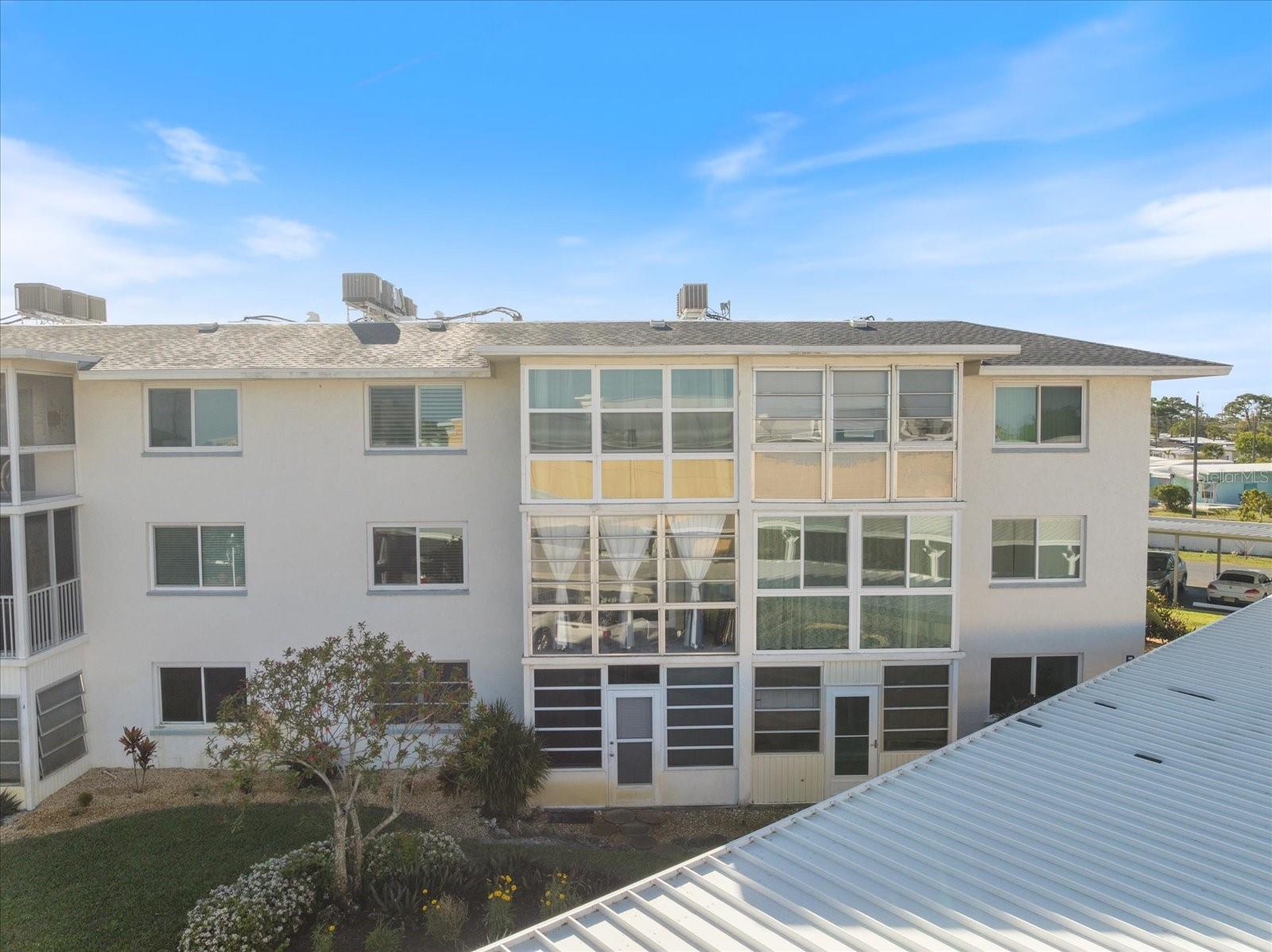 HOLIDAY APTS - Residential