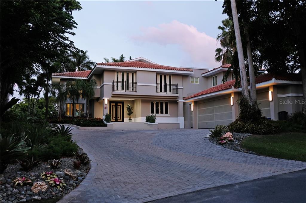 Beautiful and spacious property at the beautiful Dorado Beach East Community. The property is fully furnished and features 5 bedrooms, 7.5 bathrooms, modern equipped kitchen, and open spaces.

The Dorado Beach East community is private, gated, family friendly and offers a wide range of facilities that you can enjoy at no additional cost. The facilities include scenic pools, clay tennis courts, basketball and beach volleyball courts, a basic gym, a game room, a 3-par golf course that winds through the neighborhood, and an aviation themed park which has a custom water park and sand park.