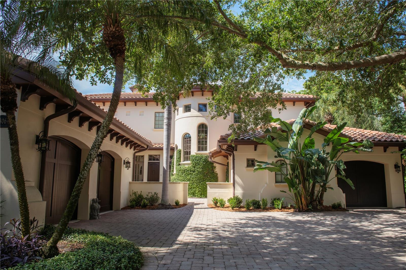 Located within the Garden Villas enclave of Isleworth Golf & Country Club, this updated and spacious estate epitomizes luxury living. With an impressive 5,695 square feet of meticulously designed living space, this villa offers an exquisite blend of elegance and comfort, coupled with a host of exceptional features and amenities. The property encompasses five generously appointed ensuite bedrooms, ensuring residents and guests enjoy the utmost convenience and privacy. A designated office space caters to professionals working from home. The spacious chef’s kitchen is equipped with high-end Viking, Wolf, and TRUE appliances and offers plenty of storage space that is complemented by a butler’s pantry and an adjacent bar. For those seeking to relish the Florida sunshine and the picturesque outdoors, the private pool and spa, along with a well-appointed summer kitchen and spacious lanai, create the perfect setting for outside entertaining. In essence, this Garden Villa exemplifies the pinnacle of luxury living by seamlessly combining a spacious layout with top-notch custom-designed features. Whether you seek solace in the gardens, a refreshing dip in the pool, or a productive work environment in your office, this property provides an unparalleled lifestyle of true distinction.