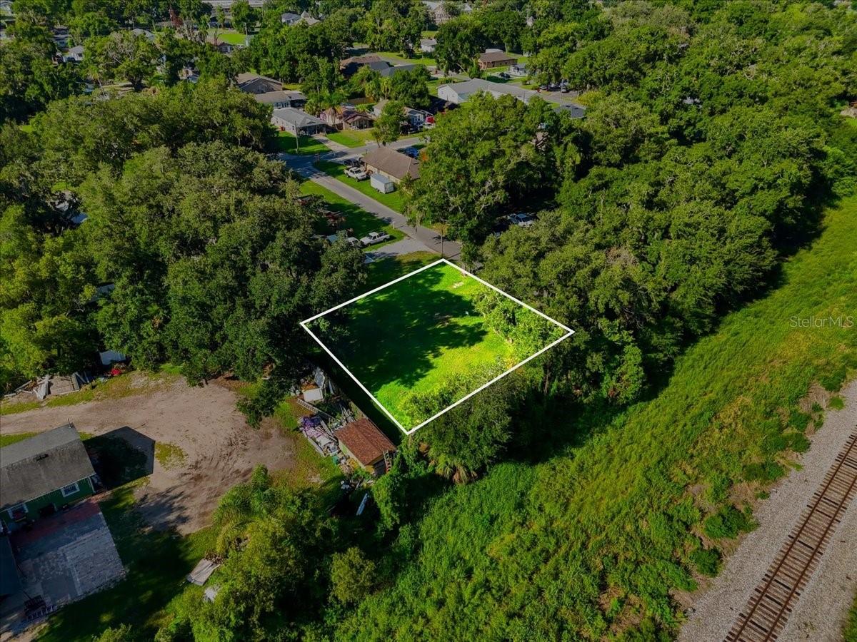 LINCOLN PARK - Land