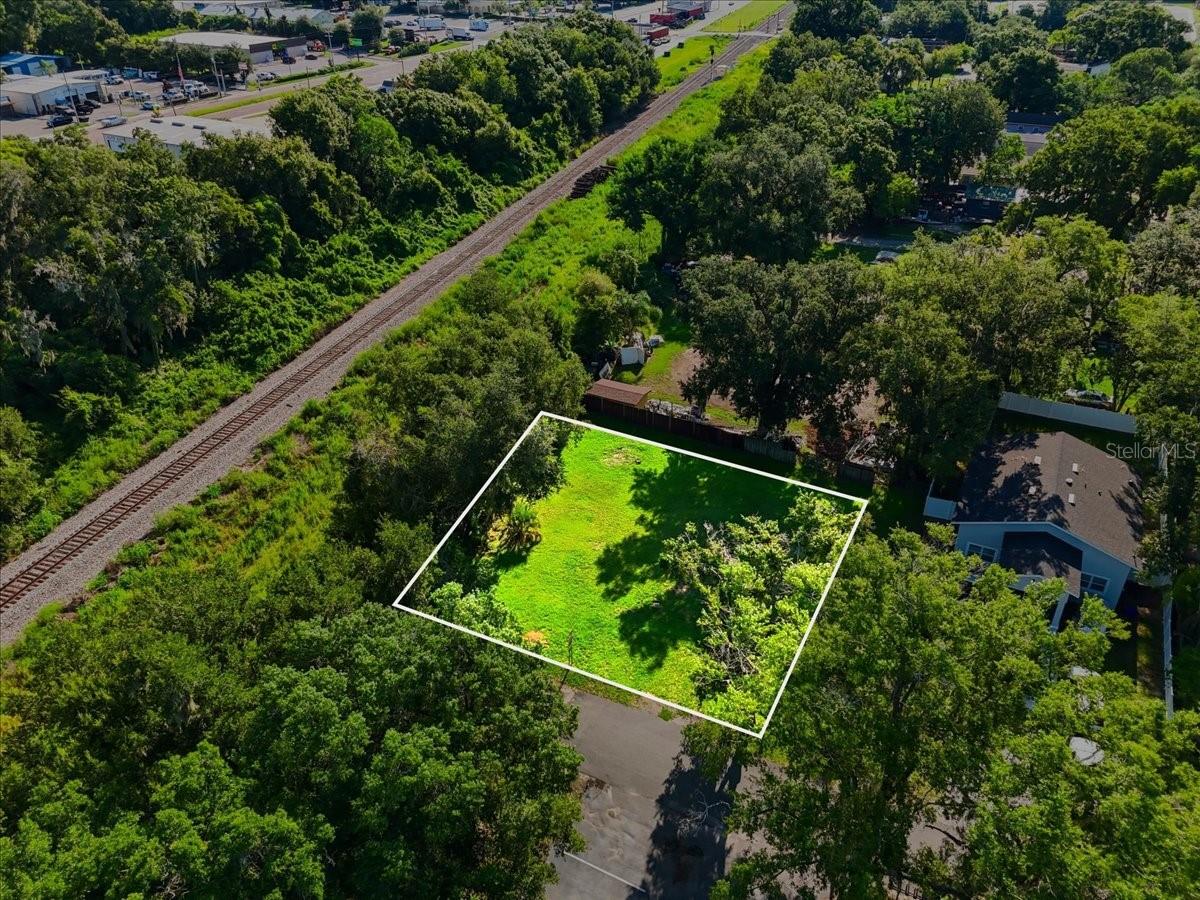 LINCOLN PARK - Land