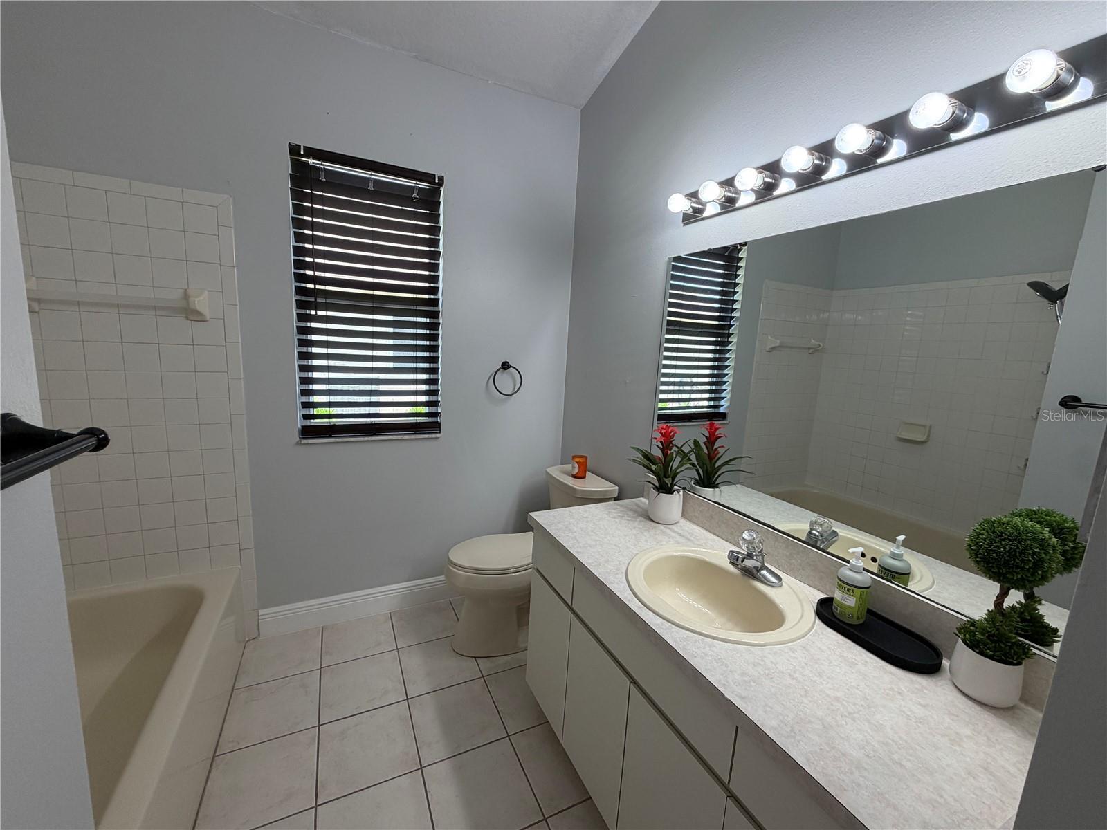 BRENTWOOD HILLS TRCT B UN 2 - Residential Lease