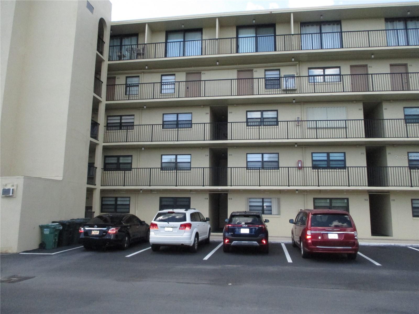 VANTAGE POINTE POOL & RACQUET CLUB CONDO - Residential