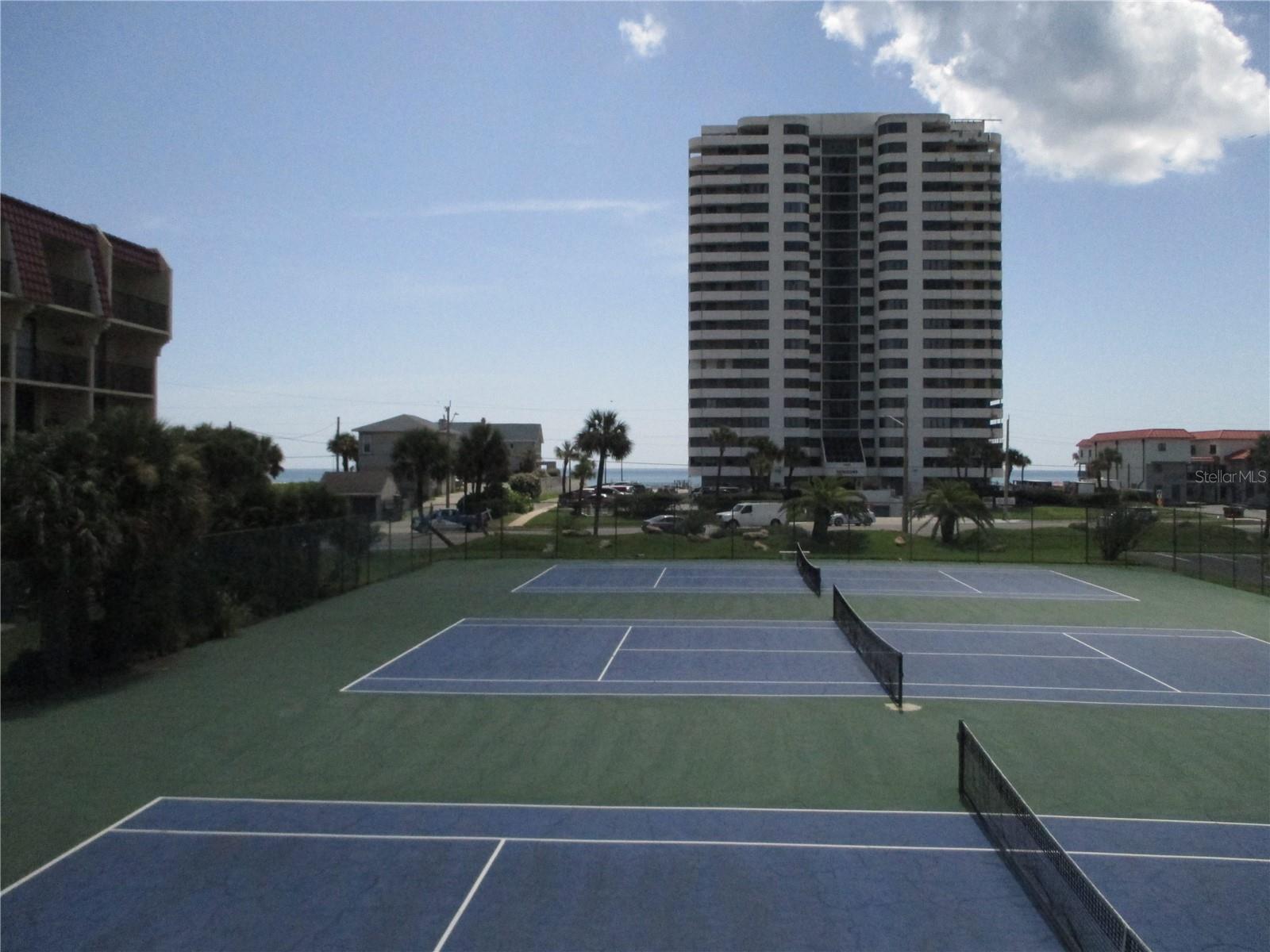 VANTAGE POINTE POOL & RACQUET CLUB CONDO - Residential