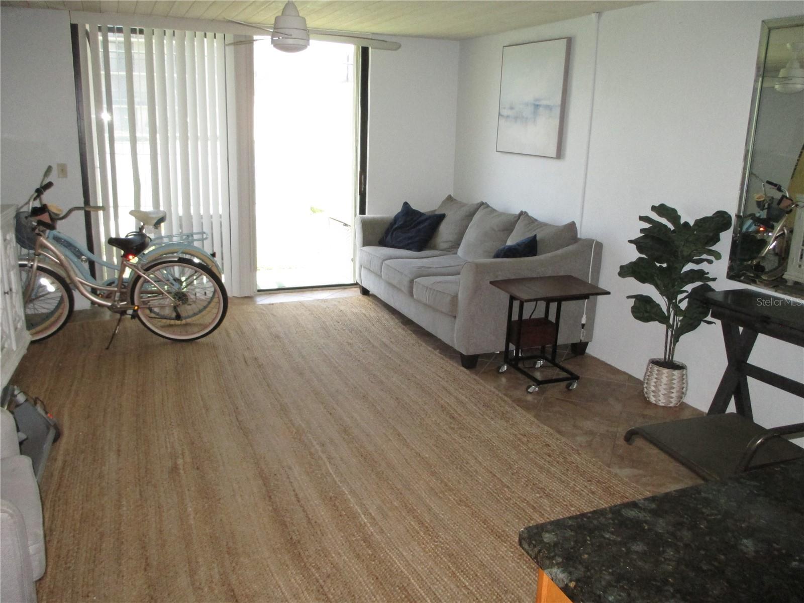 VANTAGE POINTE POOL & RACQUET CLUB CONDO - Residential