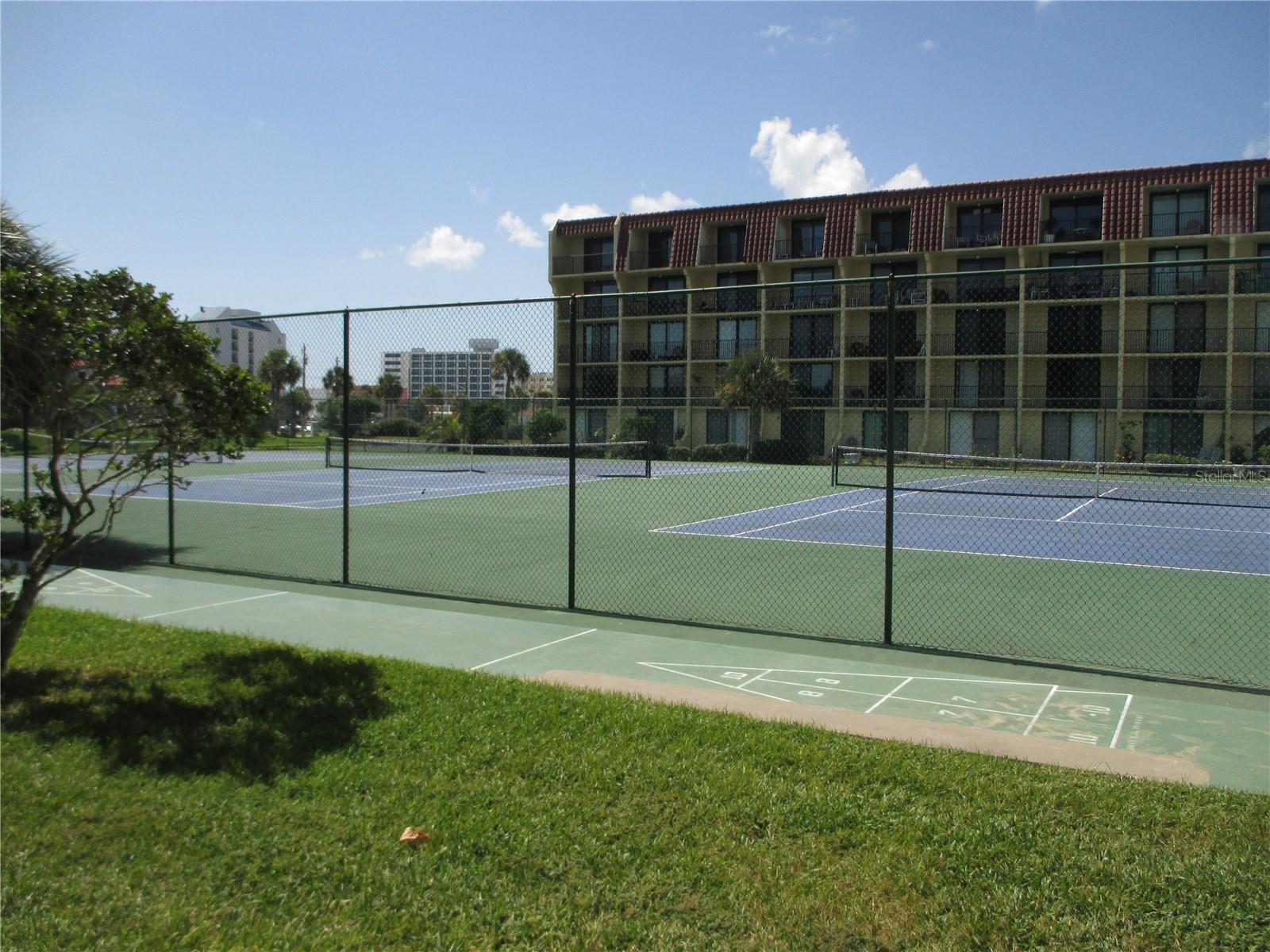 VANTAGE POINTE POOL & RACQUET CLUB CONDO - Residential