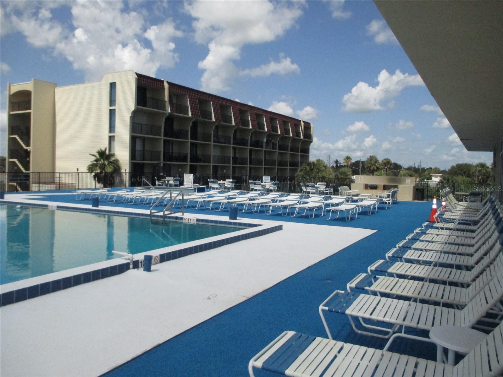 VANTAGE POINTE POOL & RACQUET CLUB CONDO - Residential