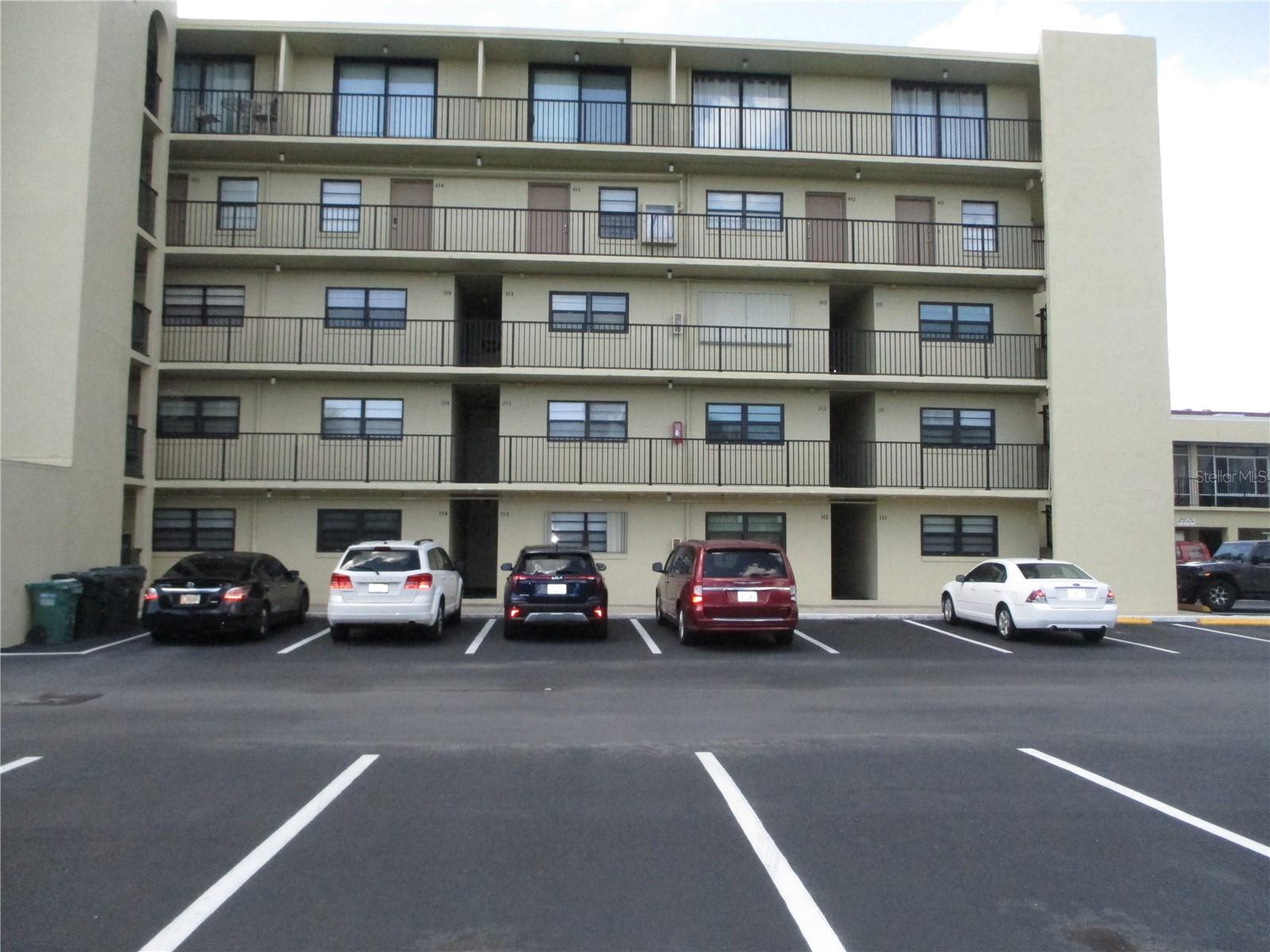 VANTAGE POINTE POOL & RACQUET CLUB CONDO - Residential