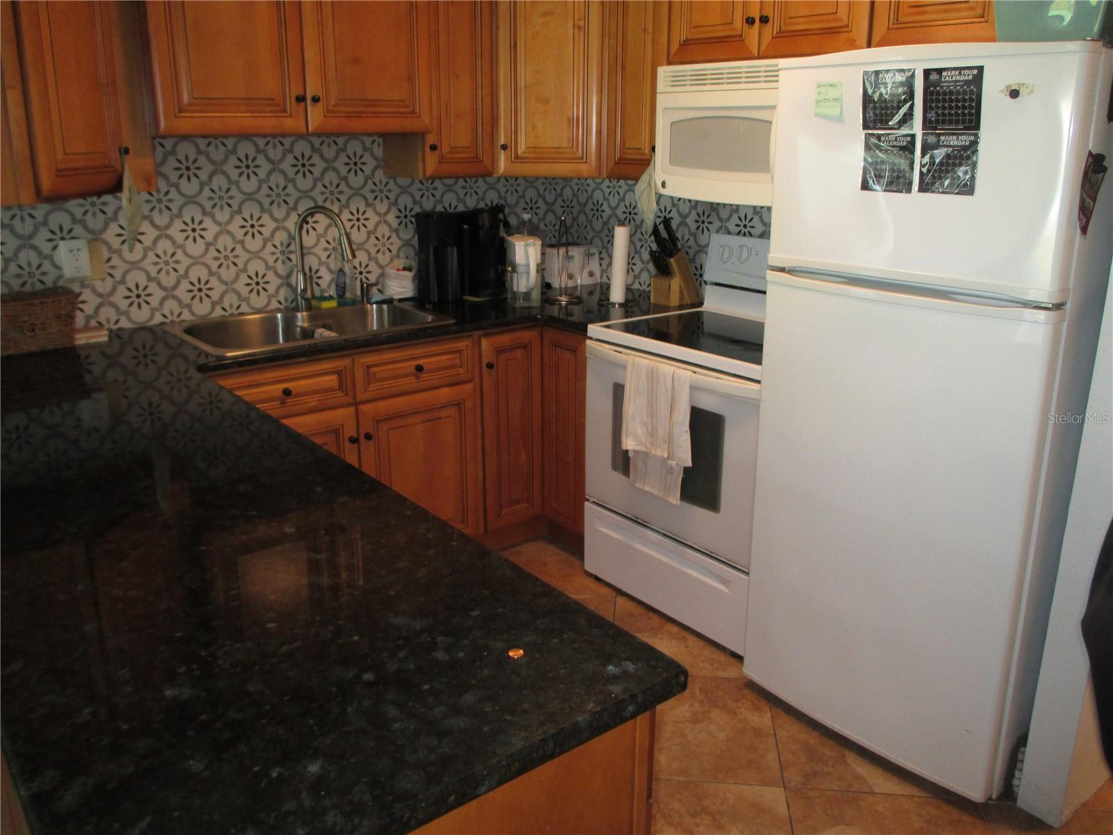 VANTAGE POINTE POOL & RACQUET CLUB CONDO - Residential