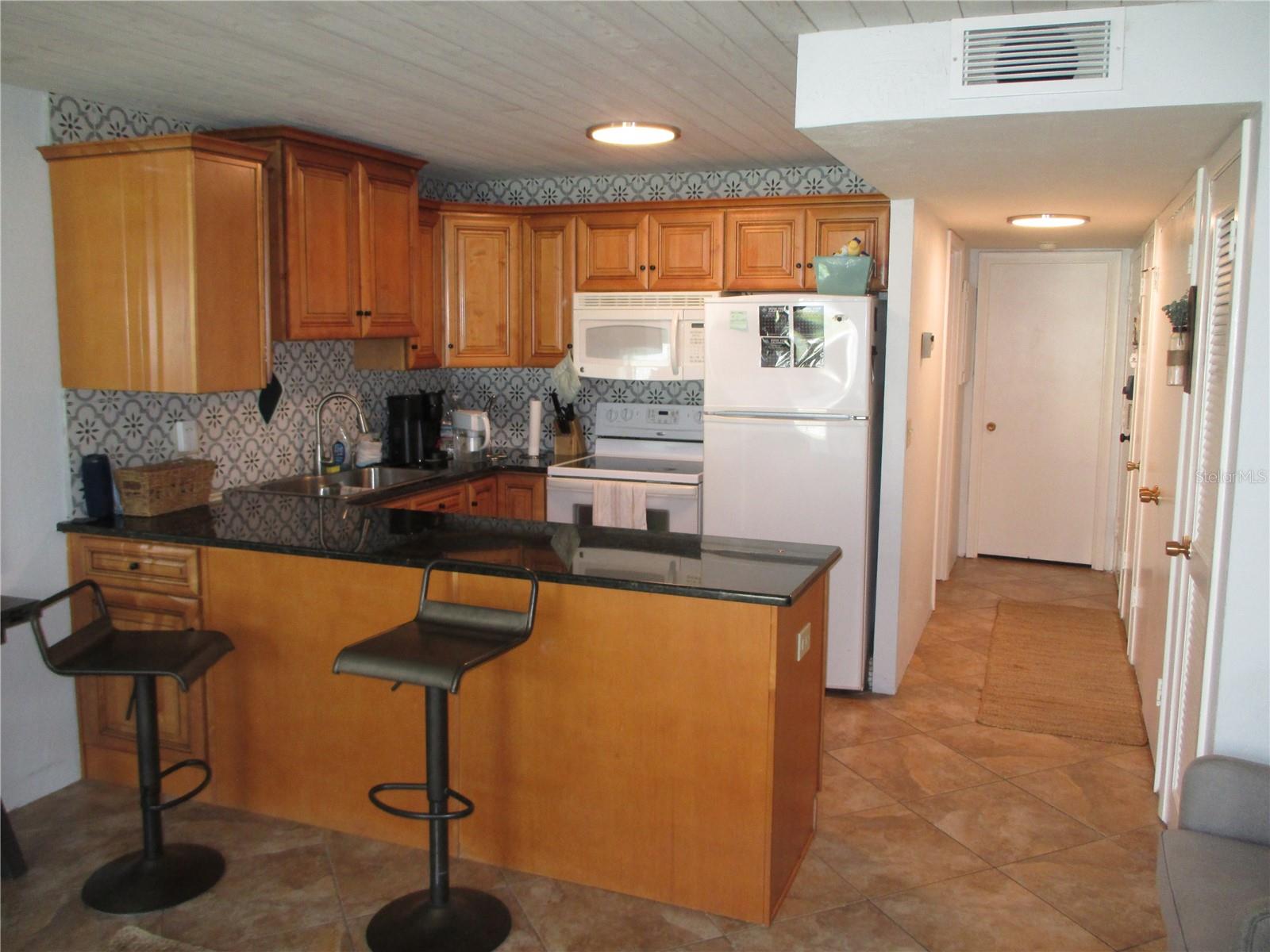 VANTAGE POINTE POOL & RACQUET CLUB CONDO - Residential