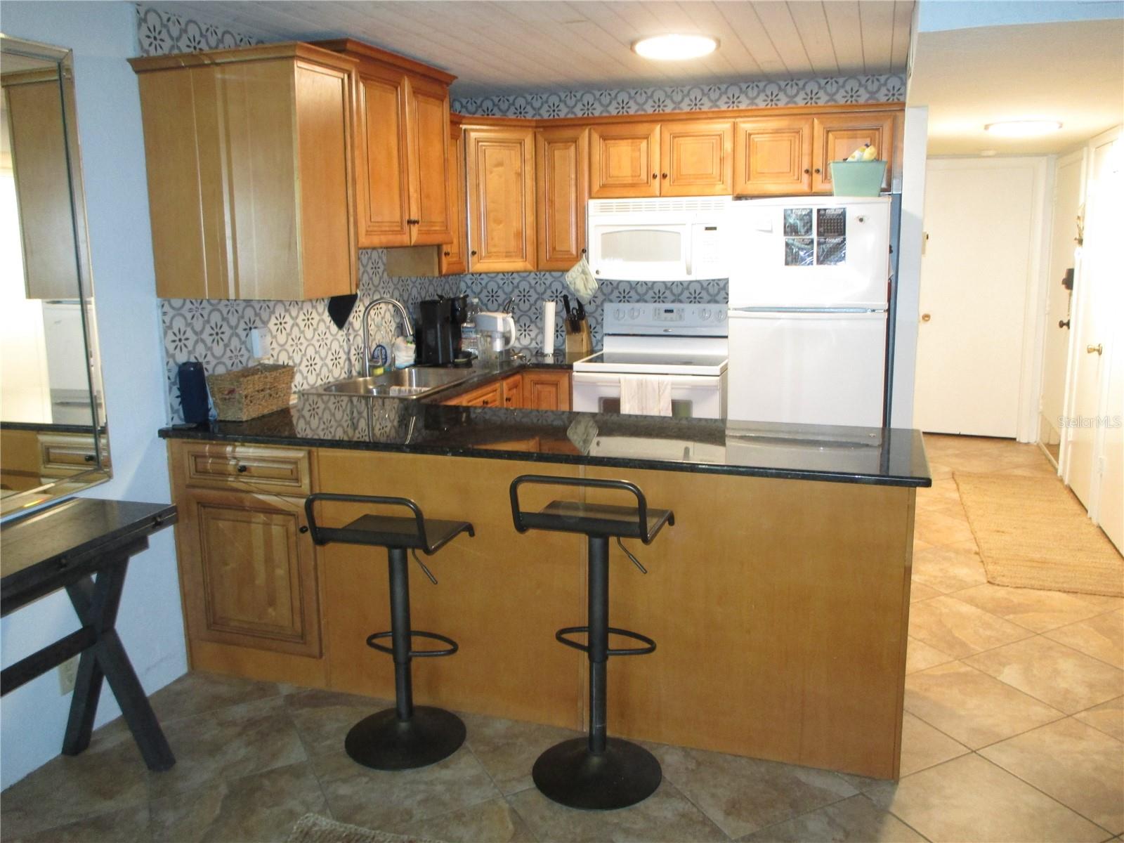 VANTAGE POINTE POOL & RACQUET CLUB CONDO - Residential