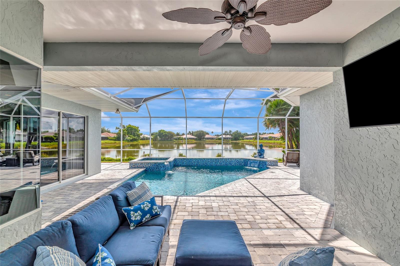THREE OAKS - Residential