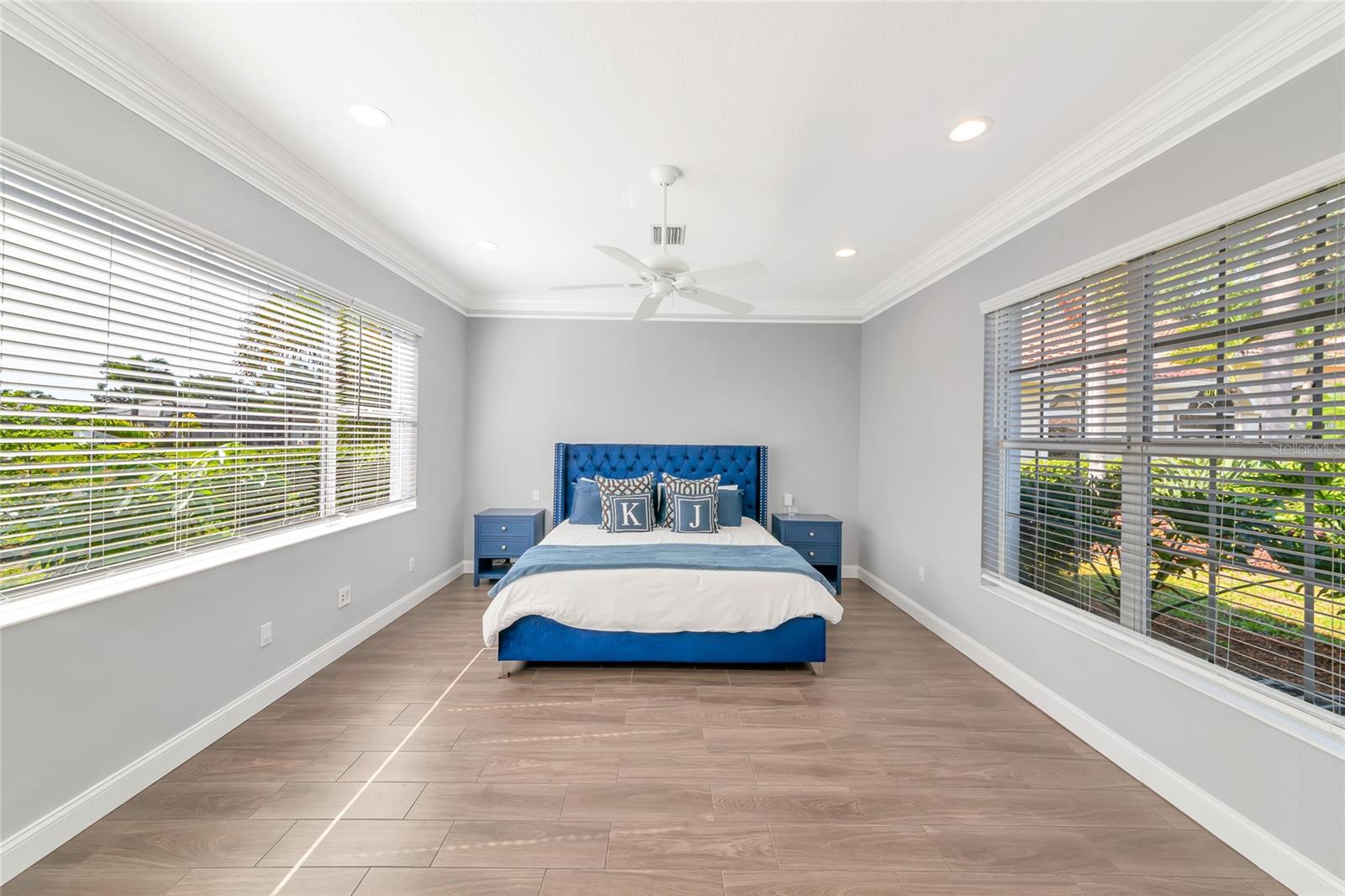 THREE OAKS - Residential