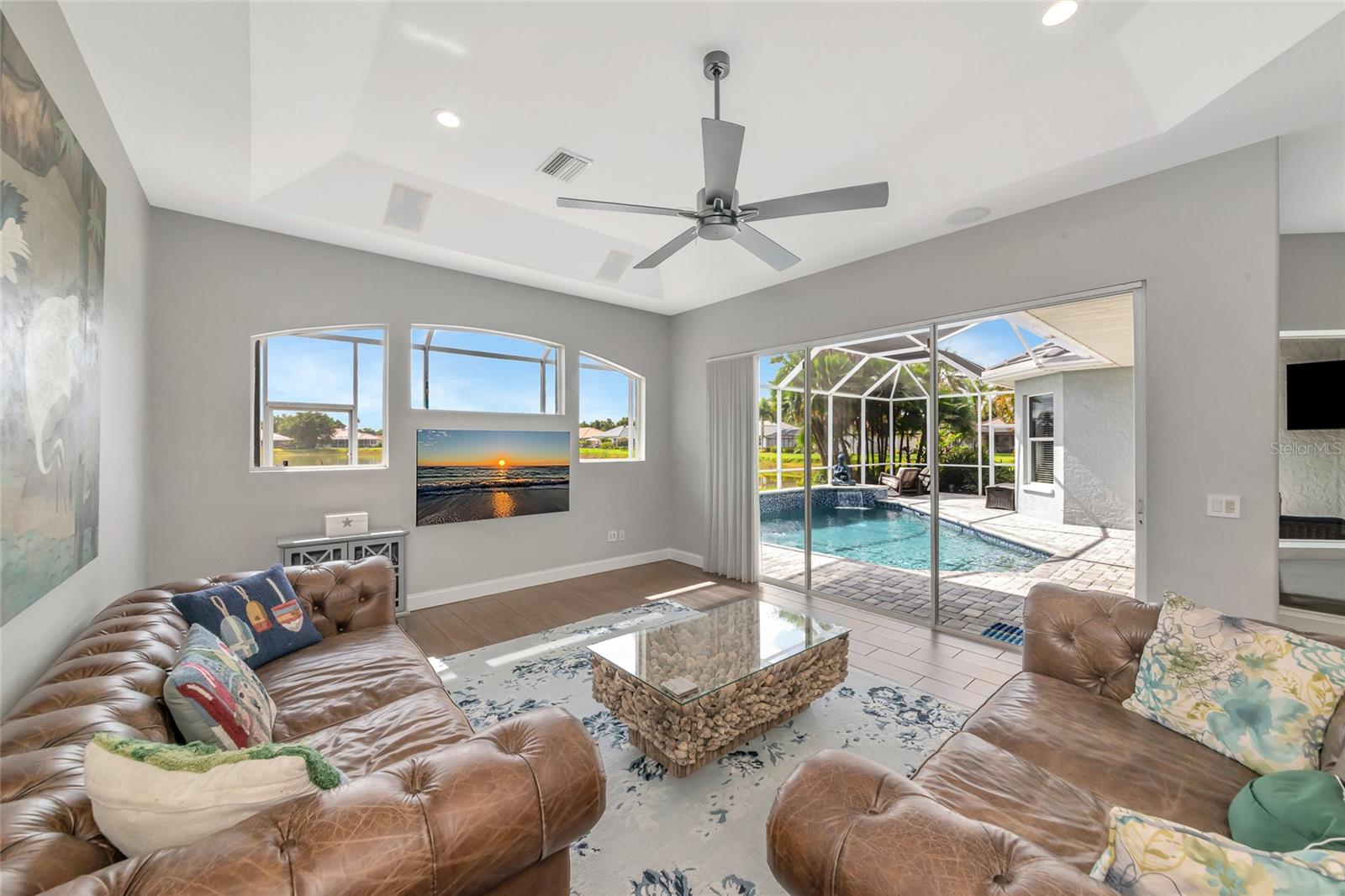 THREE OAKS - Residential