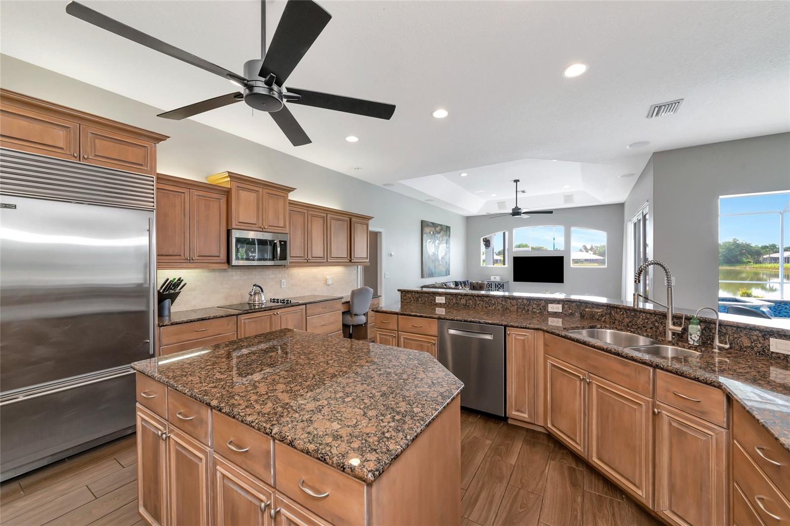 THREE OAKS - Residential