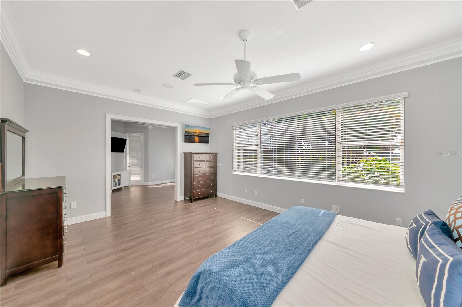 THREE OAKS - Residential