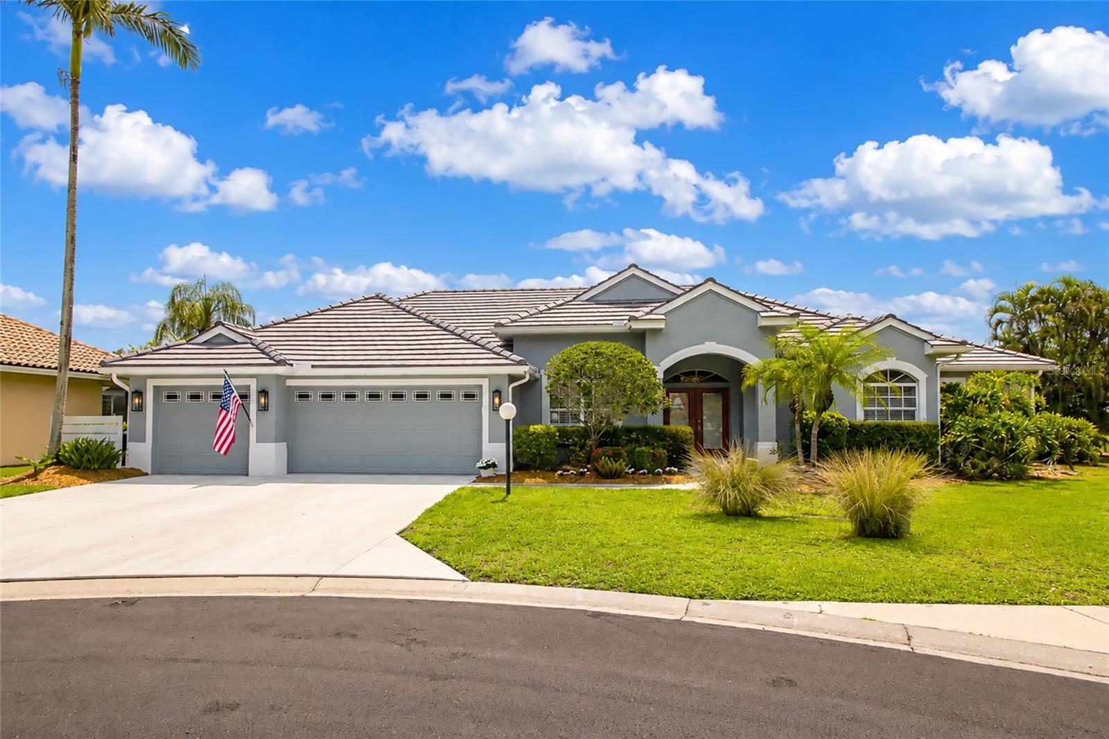 THREE OAKS - Residential