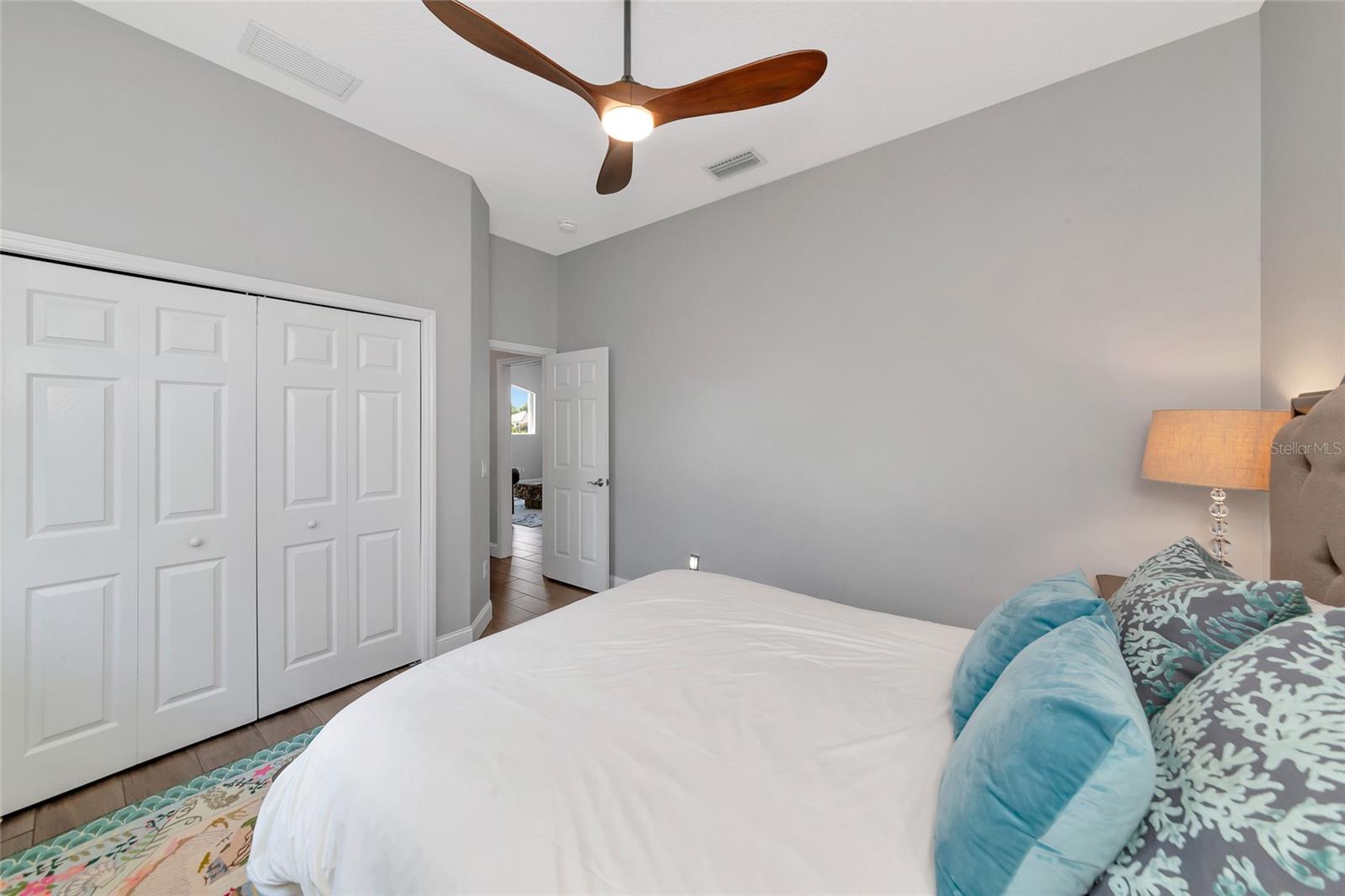 THREE OAKS - Residential