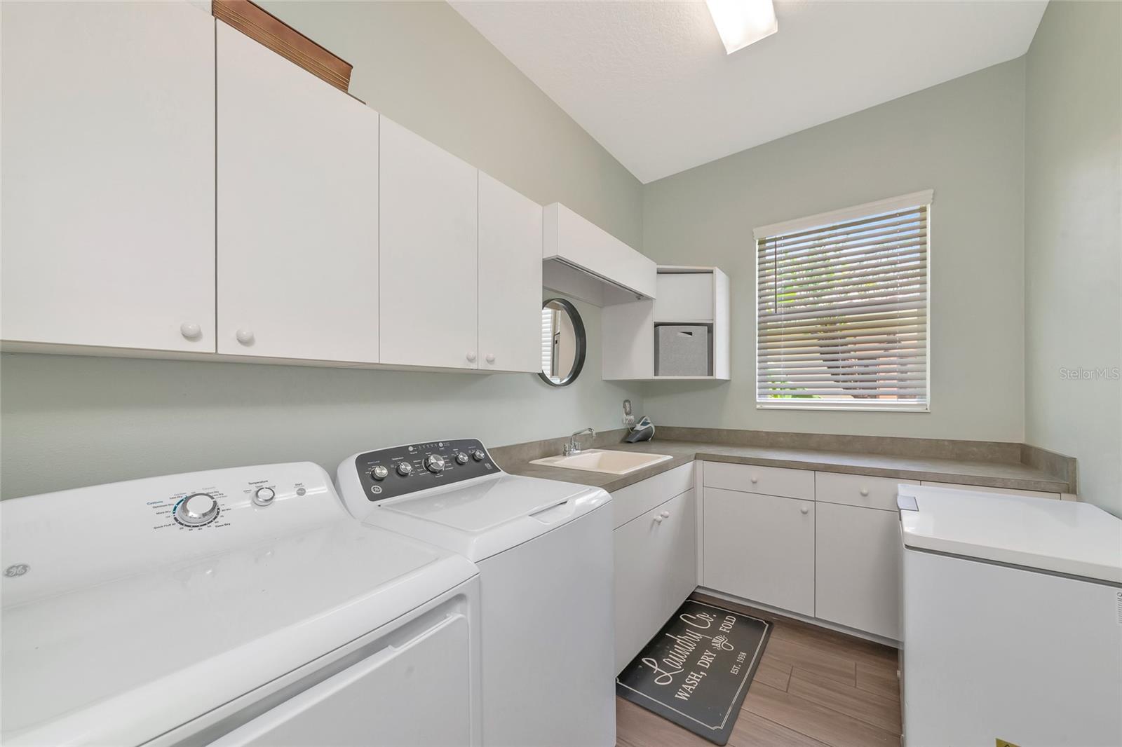 THREE OAKS - Residential