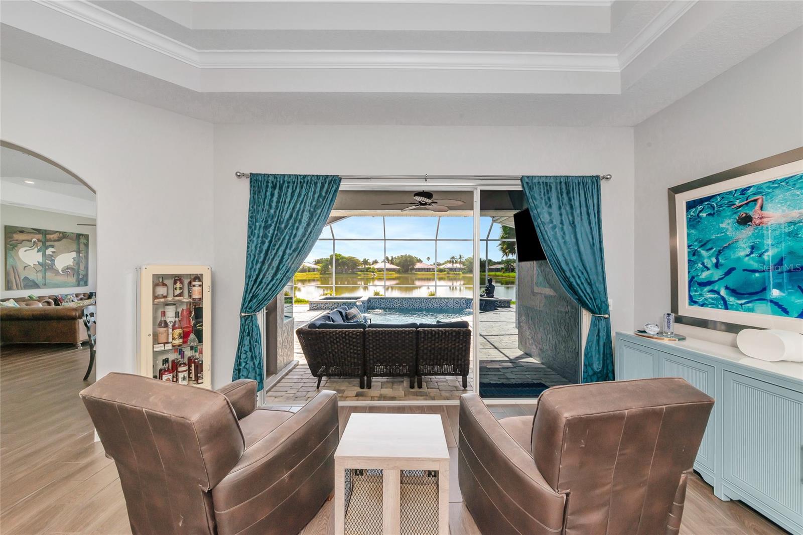 THREE OAKS - Residential
