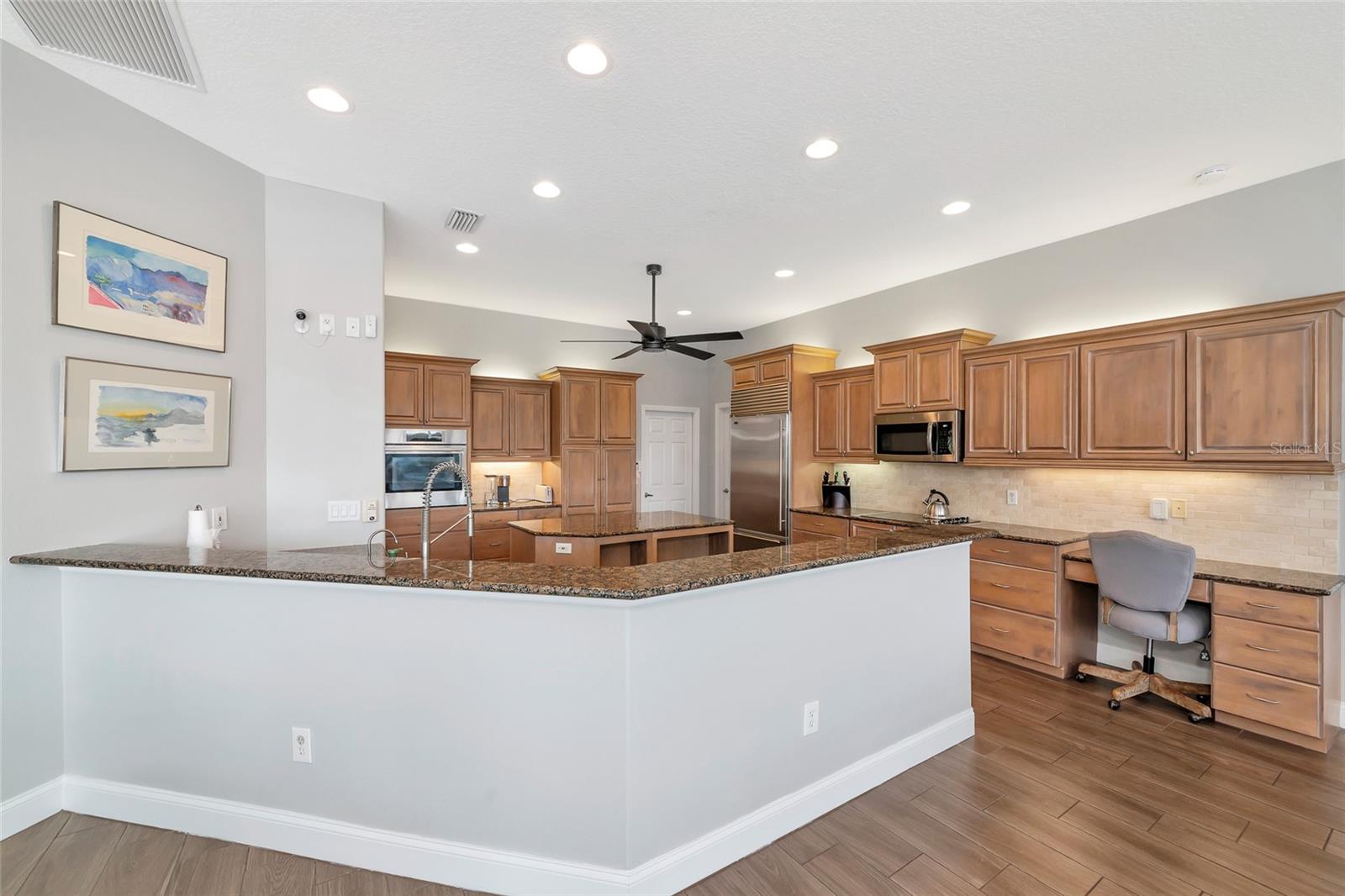 THREE OAKS - Residential