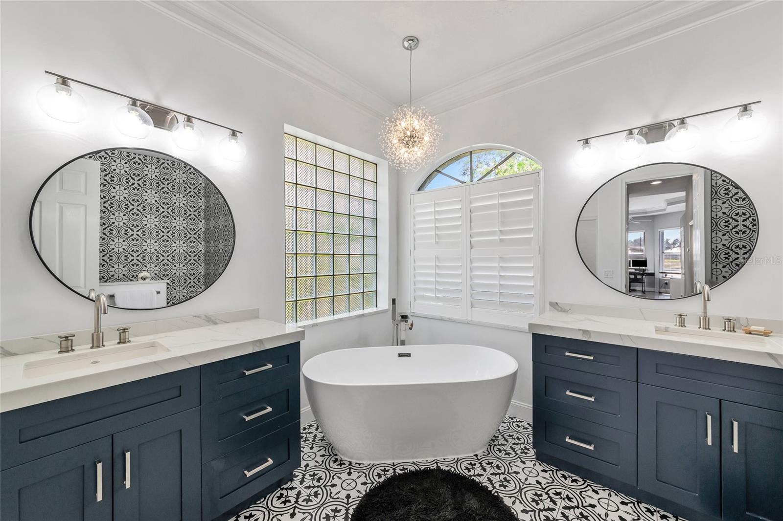 THREE OAKS - Residential