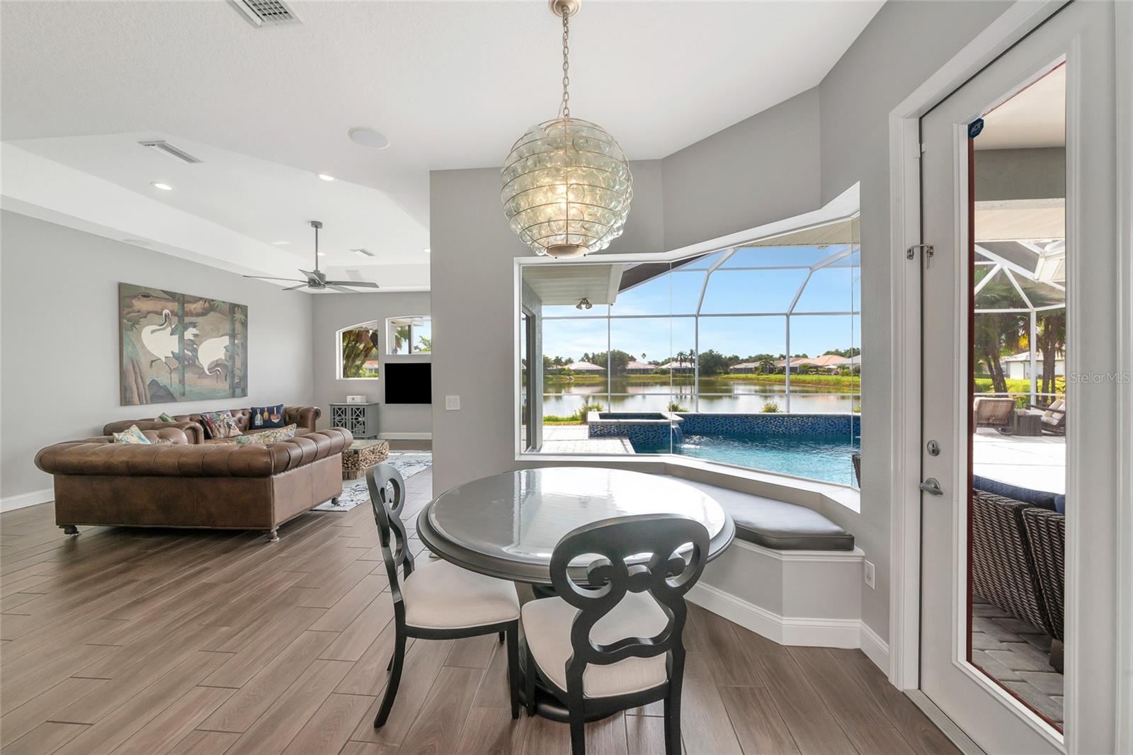 THREE OAKS - Residential
