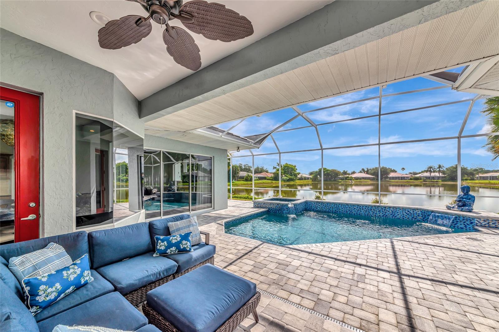 THREE OAKS - Residential