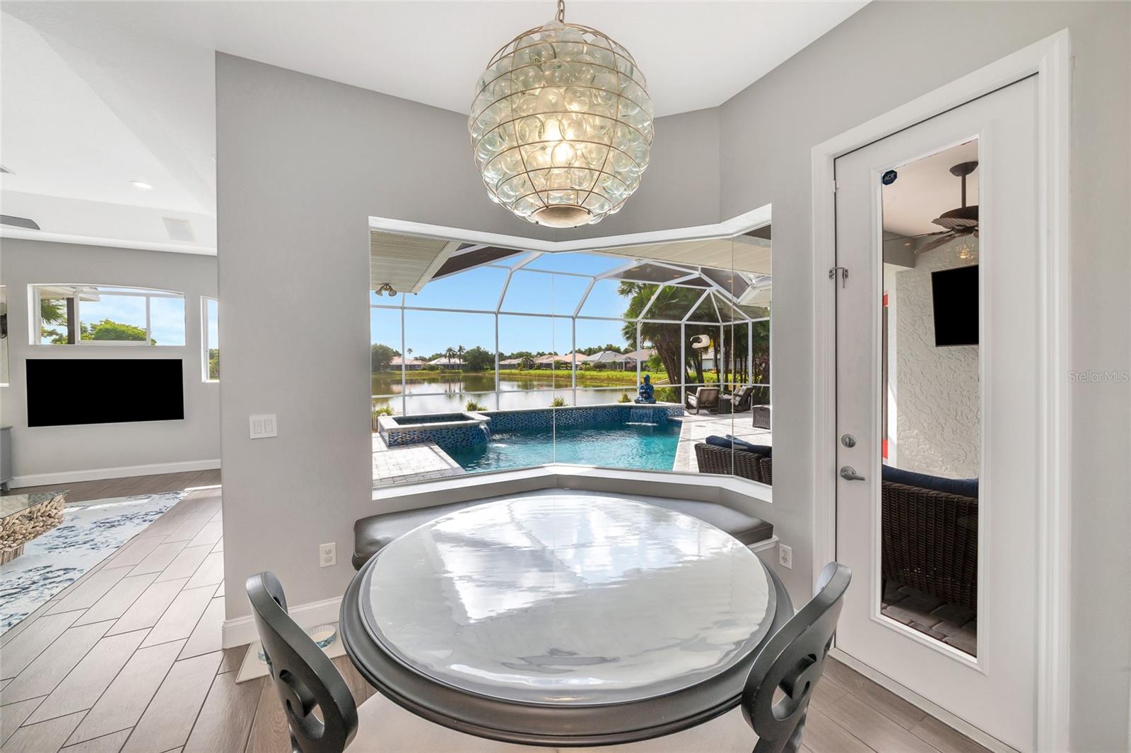 THREE OAKS - Residential