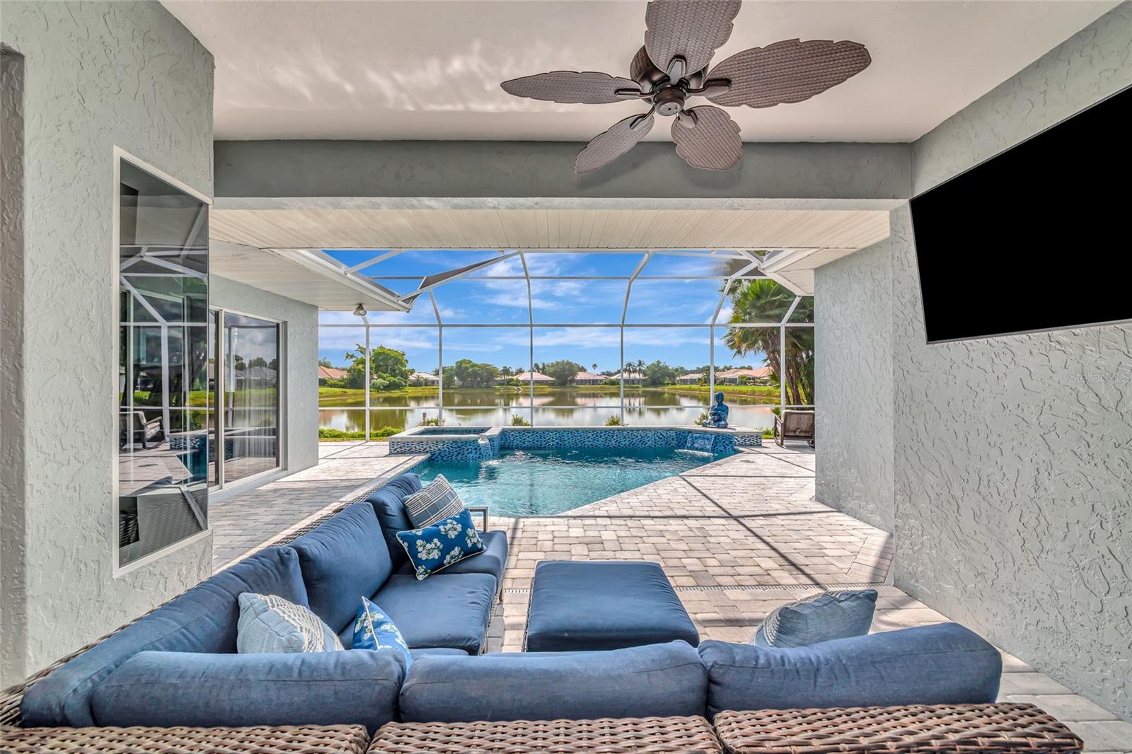 THREE OAKS - Residential