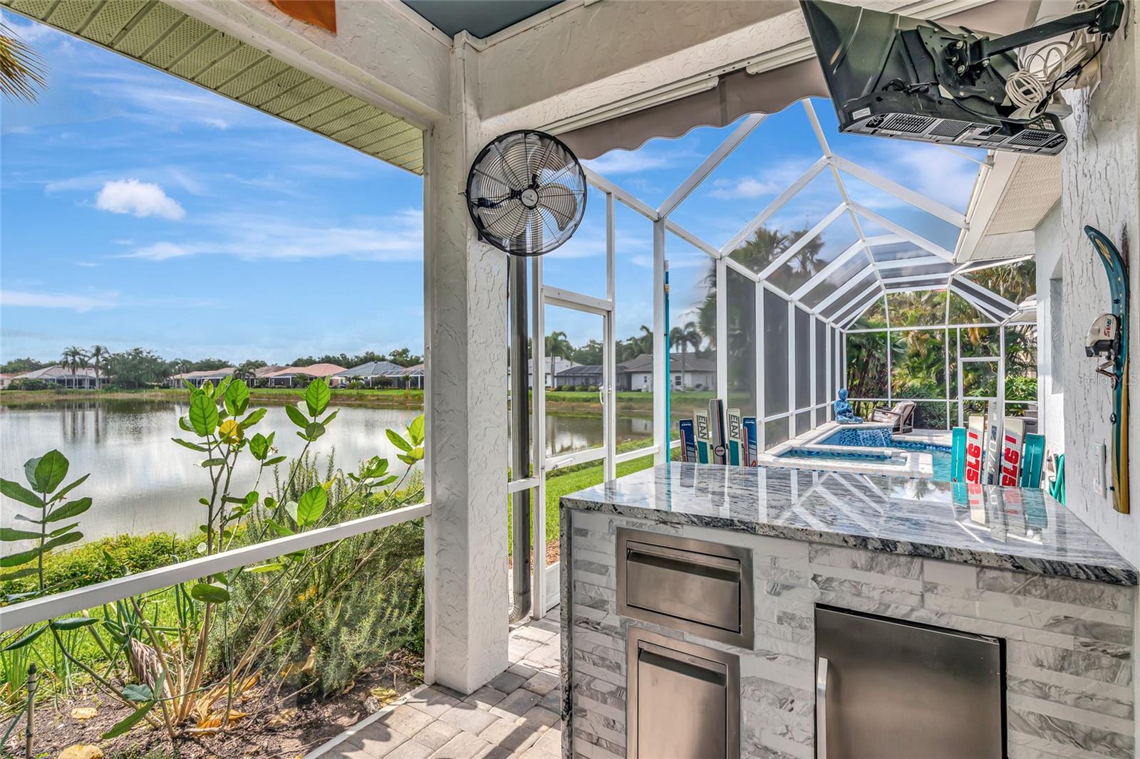 THREE OAKS - Residential