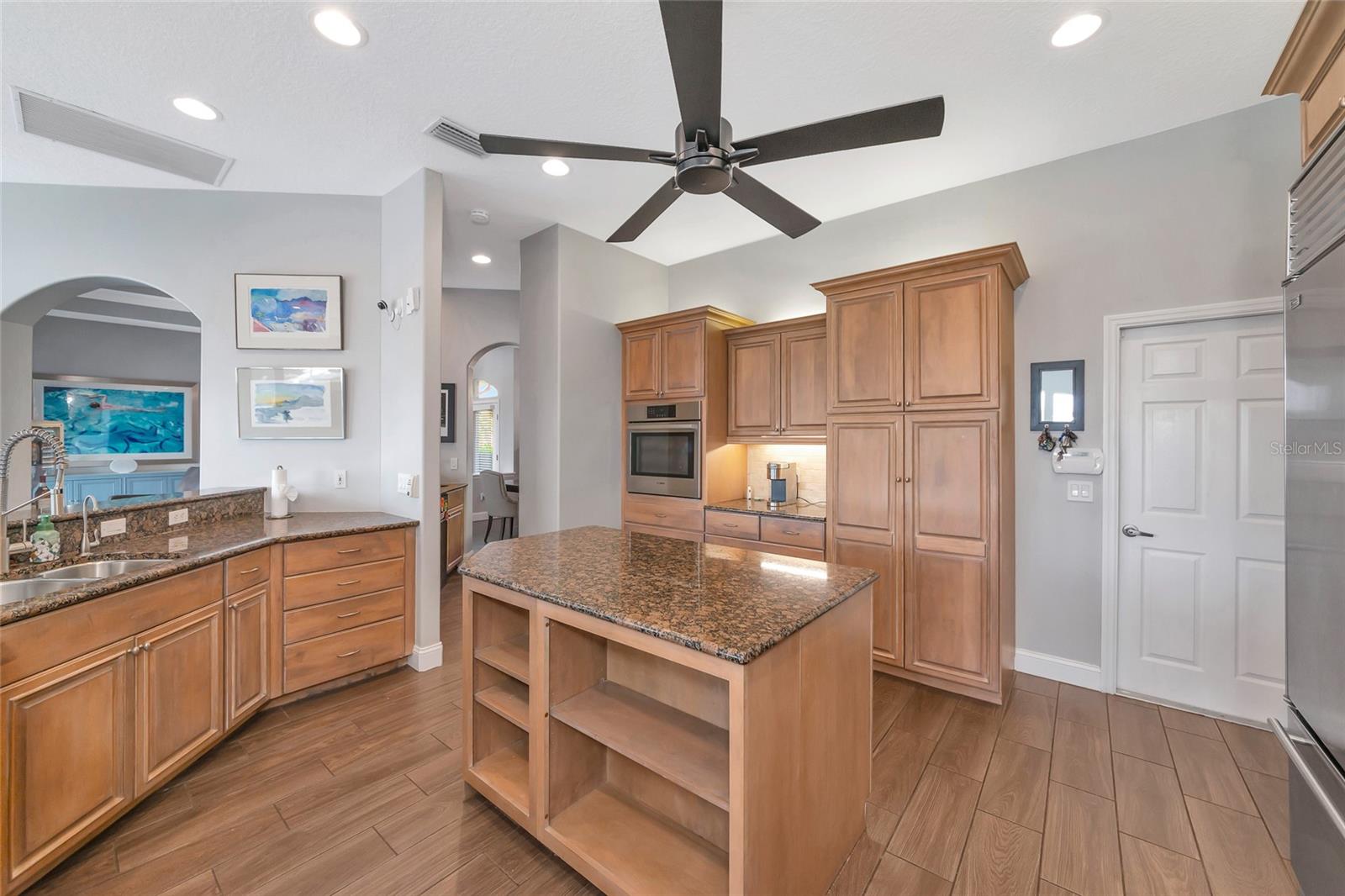 THREE OAKS - Residential