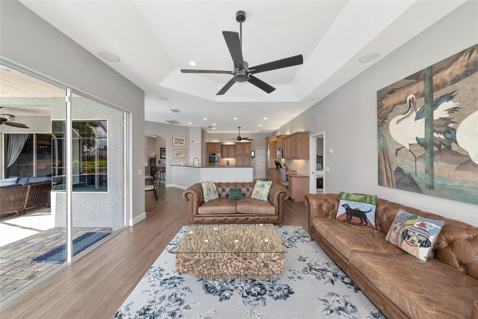 THREE OAKS - Residential