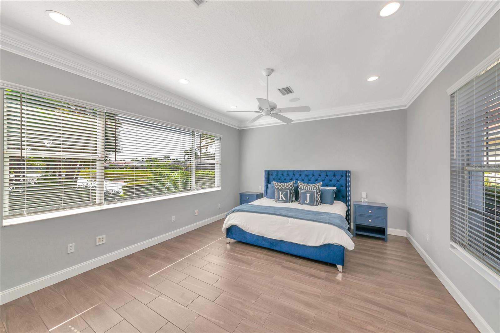 THREE OAKS - Residential