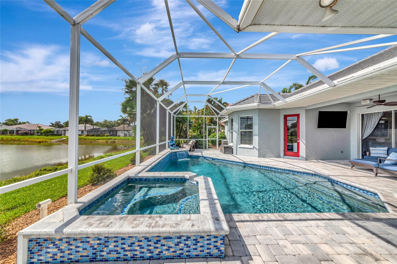 THREE OAKS - Residential