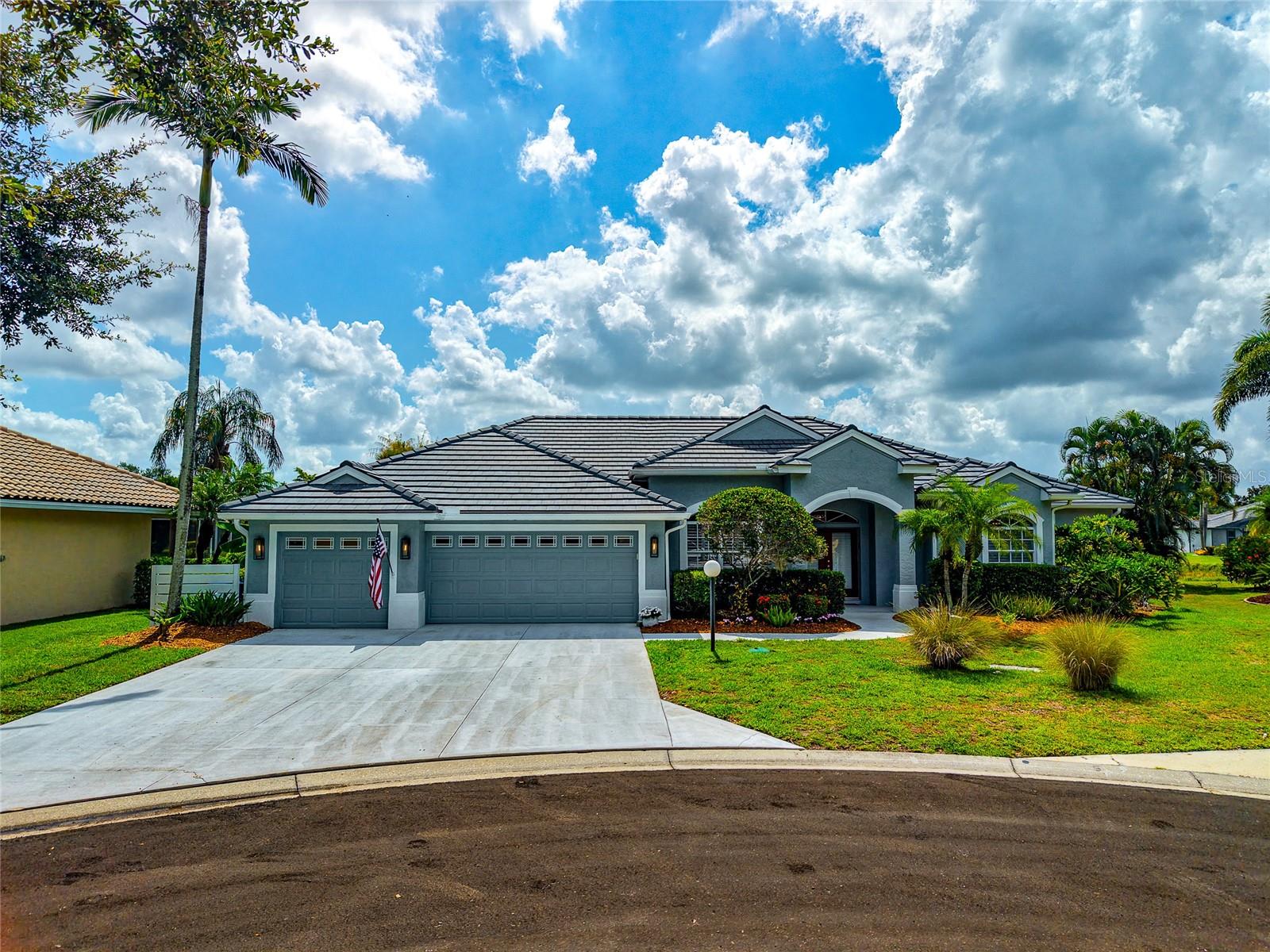 THREE OAKS - Residential