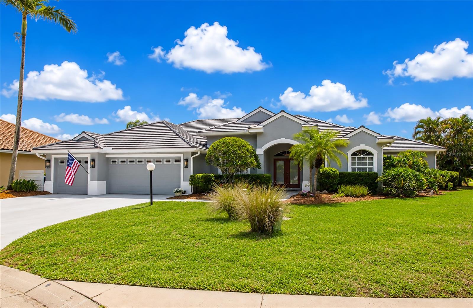 THREE OAKS - Residential