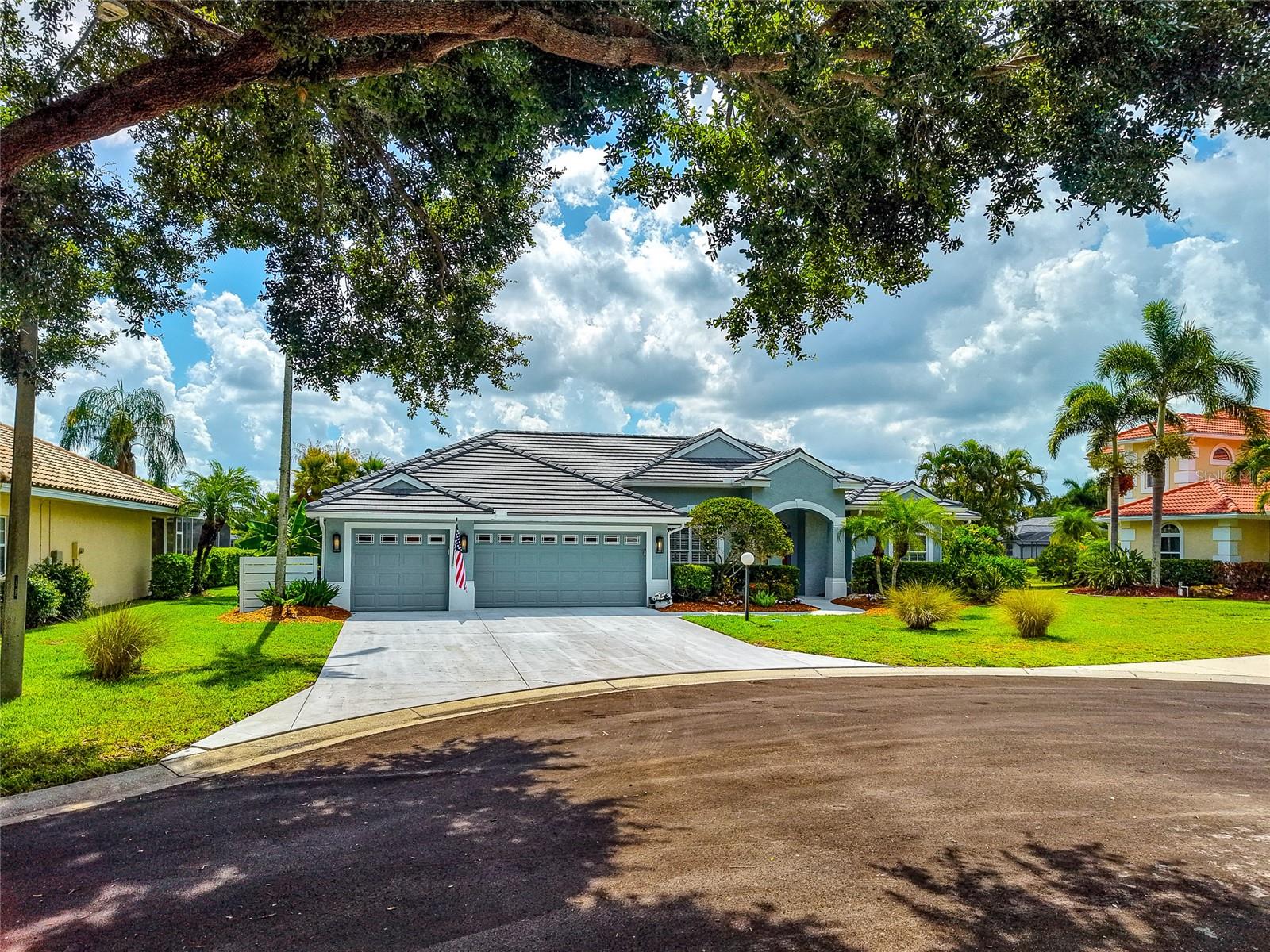 THREE OAKS - Residential