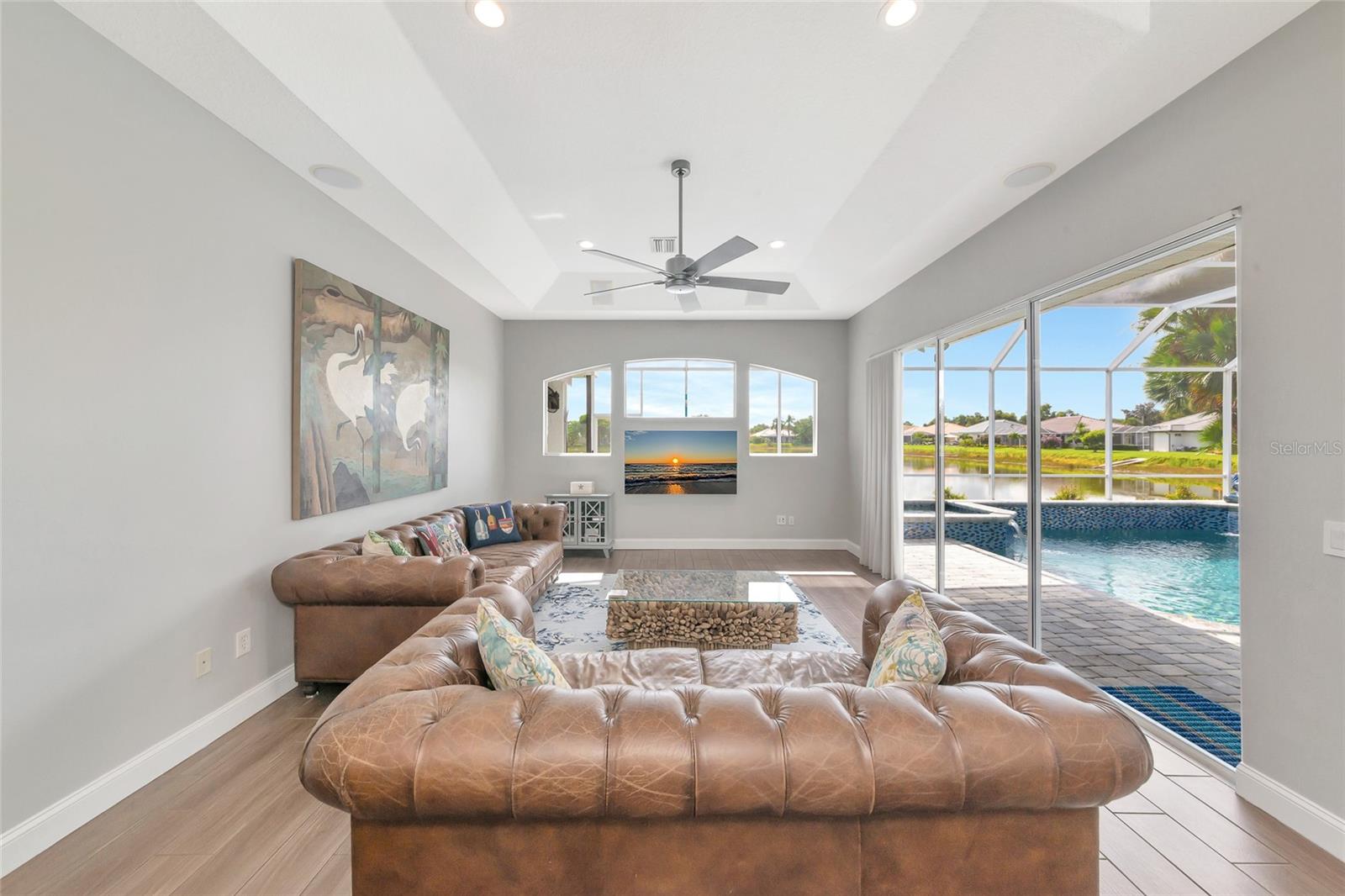 THREE OAKS - Residential