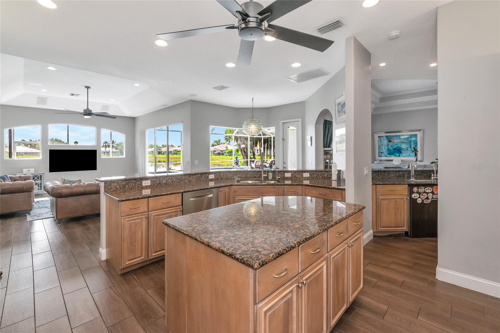 THREE OAKS - Residential